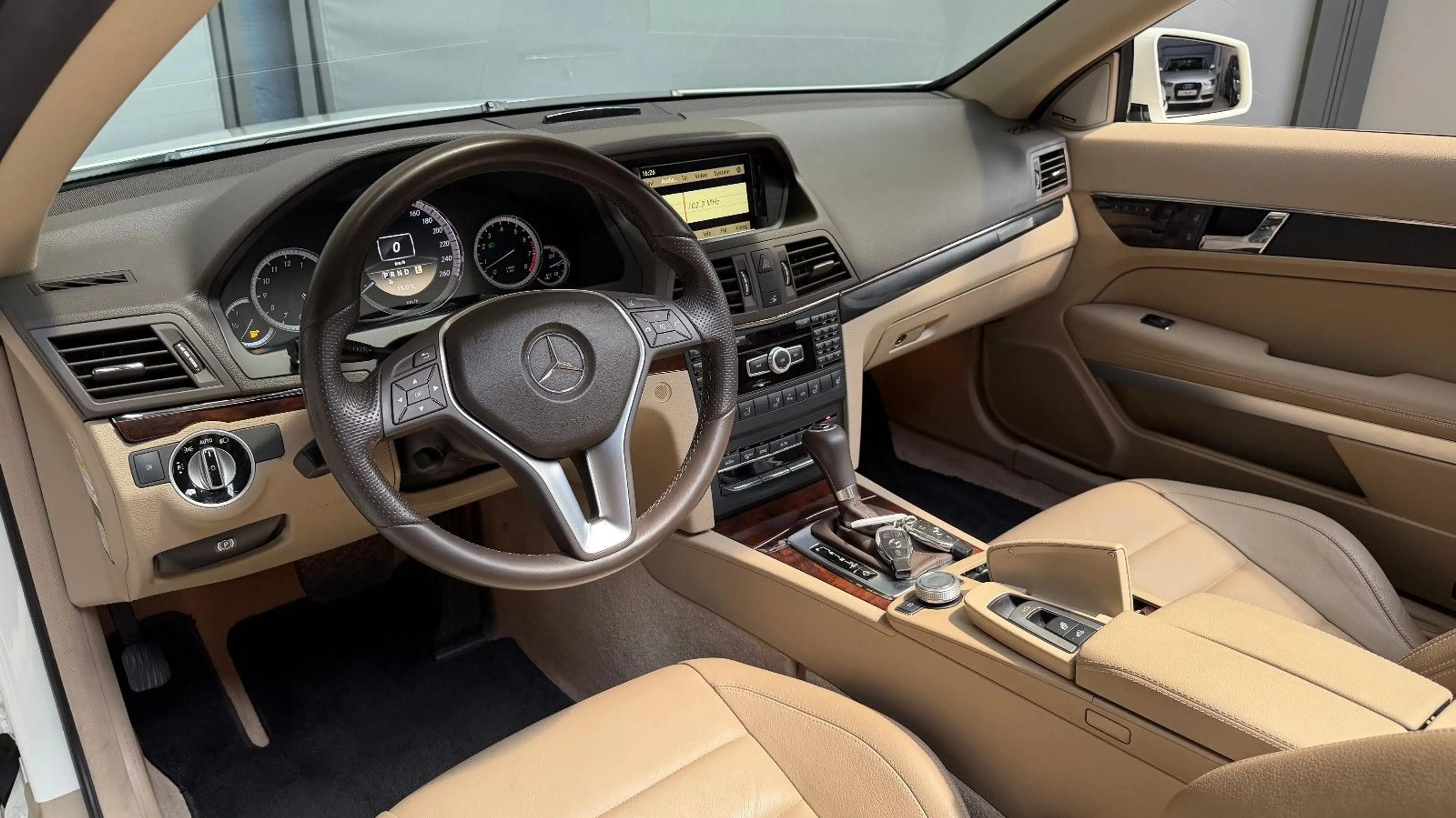 Mercedes-Benz E 350 Cabrio CGI BlueEfficiency Leder Keyless-Go — photo 13