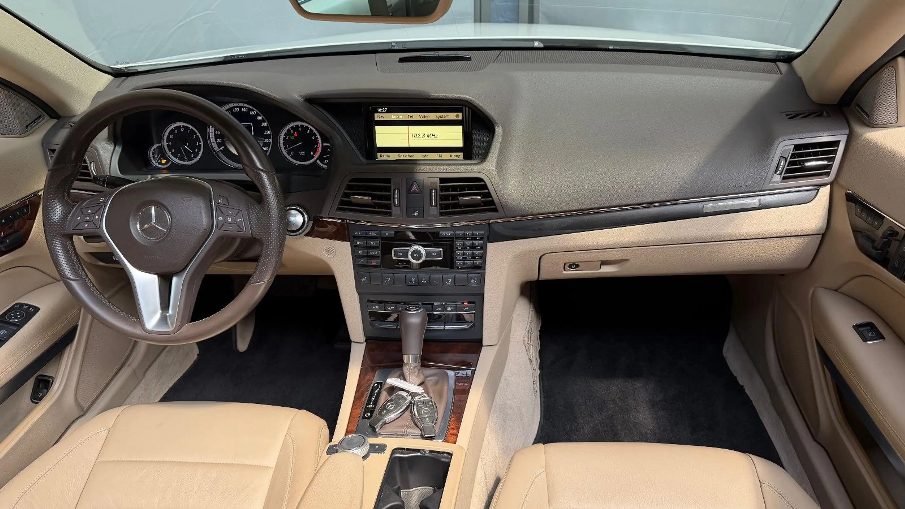 Mercedes-Benz E 350 Cabrio CGI BlueEfficiency Leder Keyless-Go — photo 14
