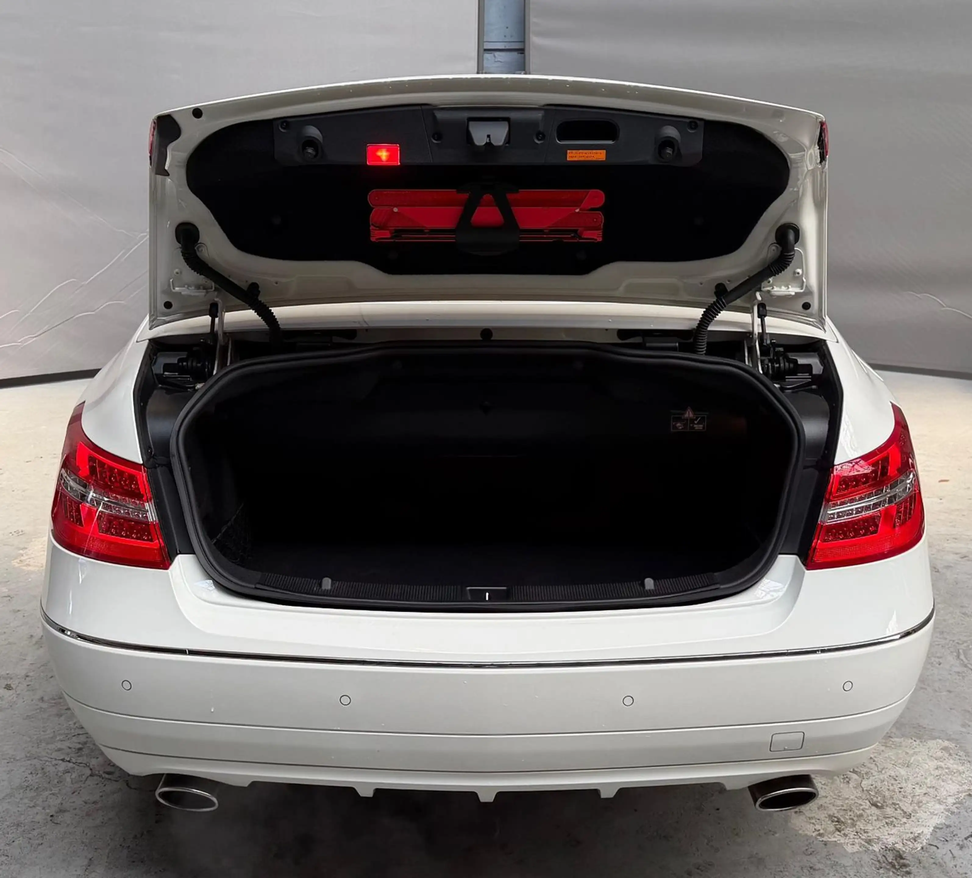 Mercedes-Benz E 350 Cabrio CGI BlueEfficiency Leder Keyless-Go — photo 11