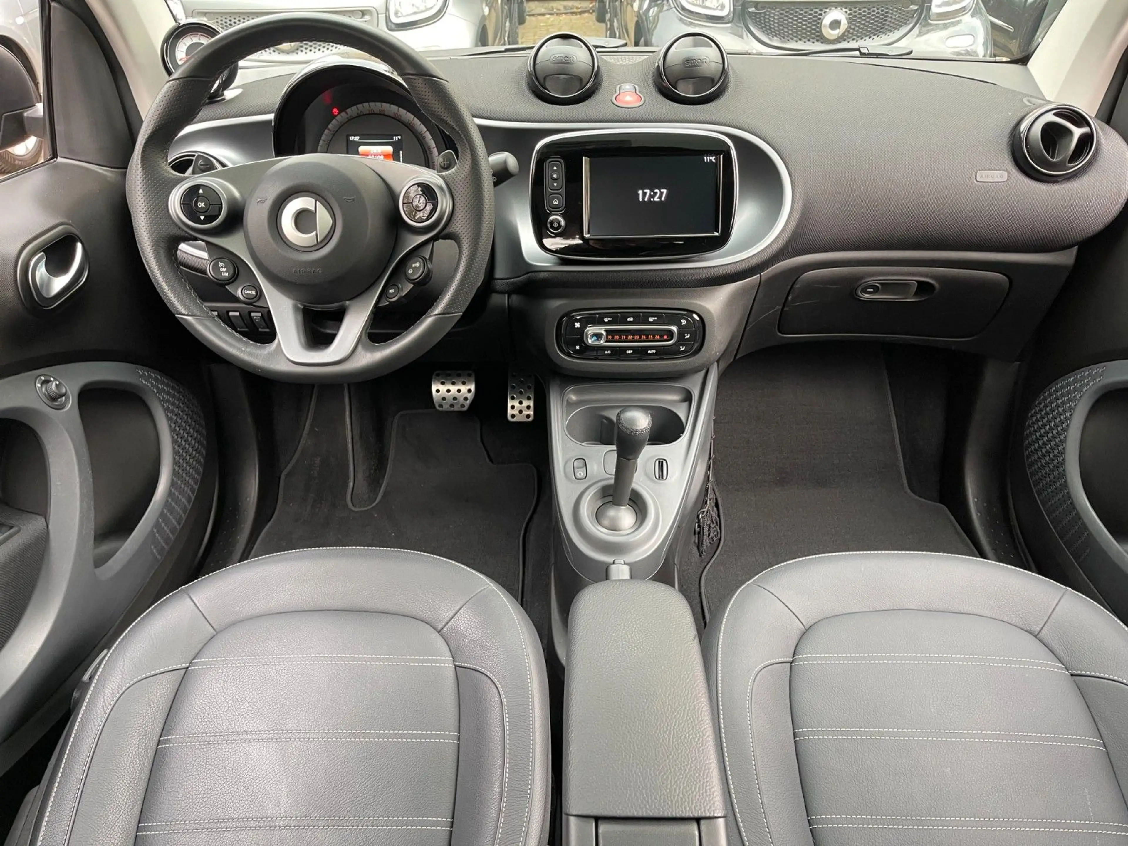 smart forTwo fortwo 66kW DCT prime SPORT*PANO*NAVI*SHZ*PTS — photo 2