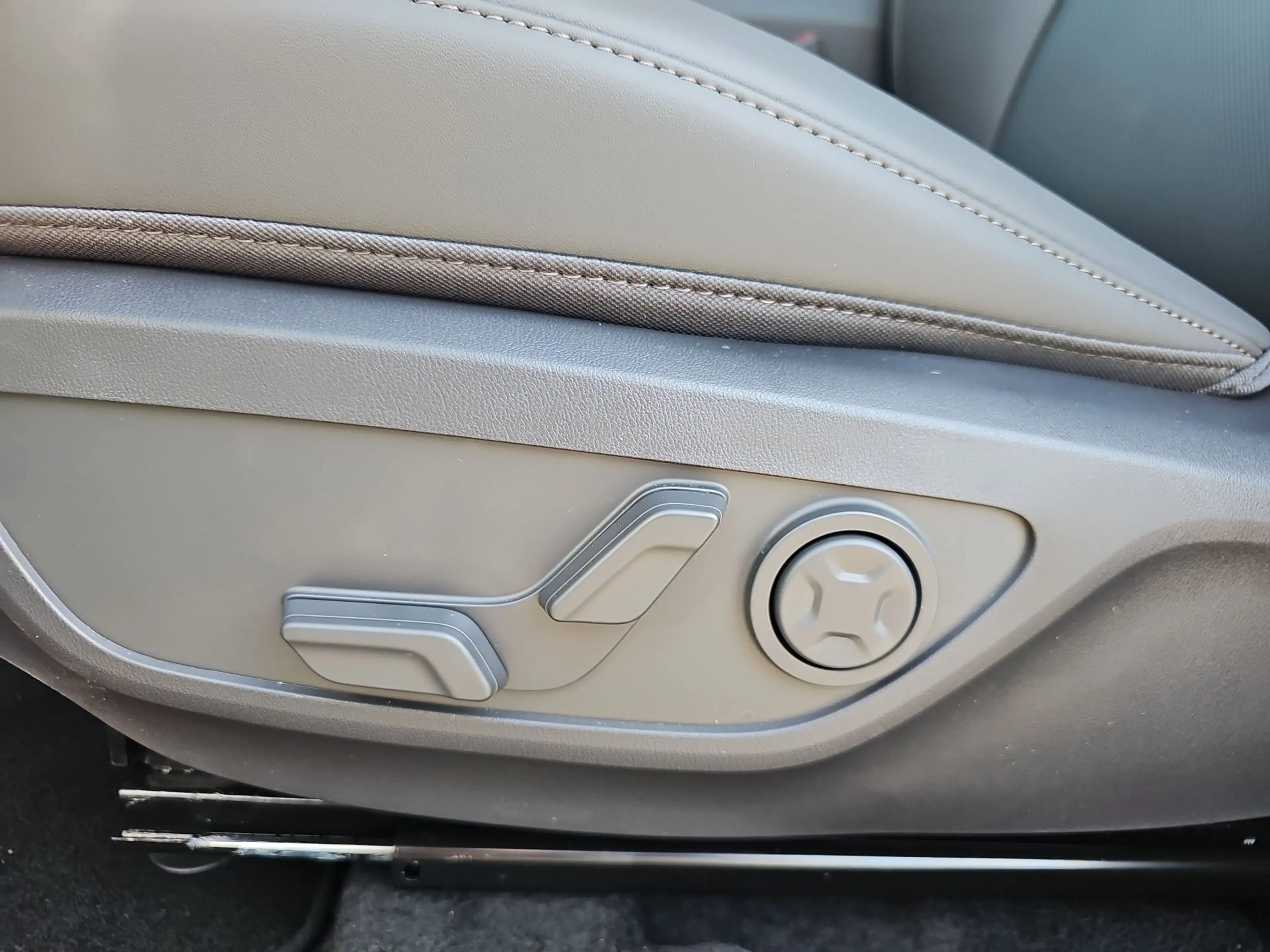 Kia Seltos 1.6 T-GDI W Vision KeyLess LED Navi PDC — photo 7