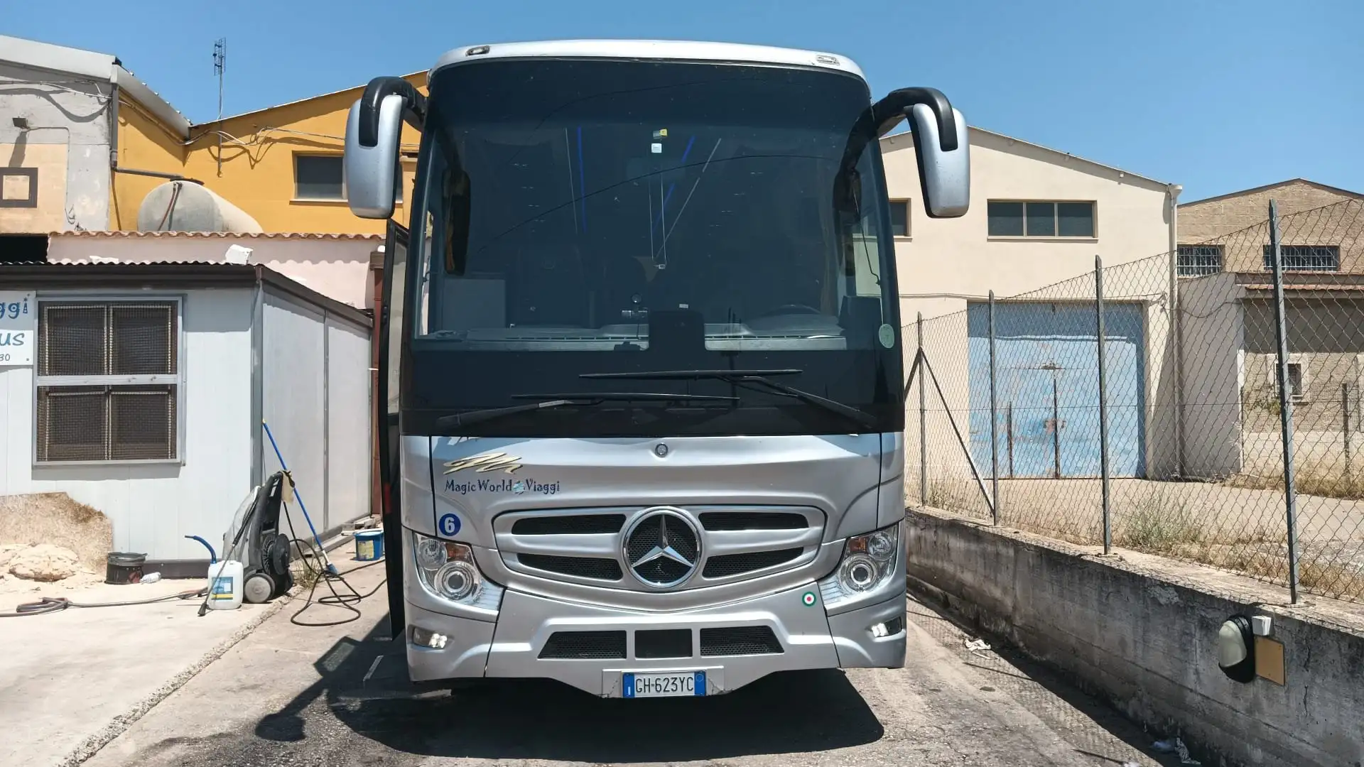 Mercedes-Benz Atego srebrna - 2