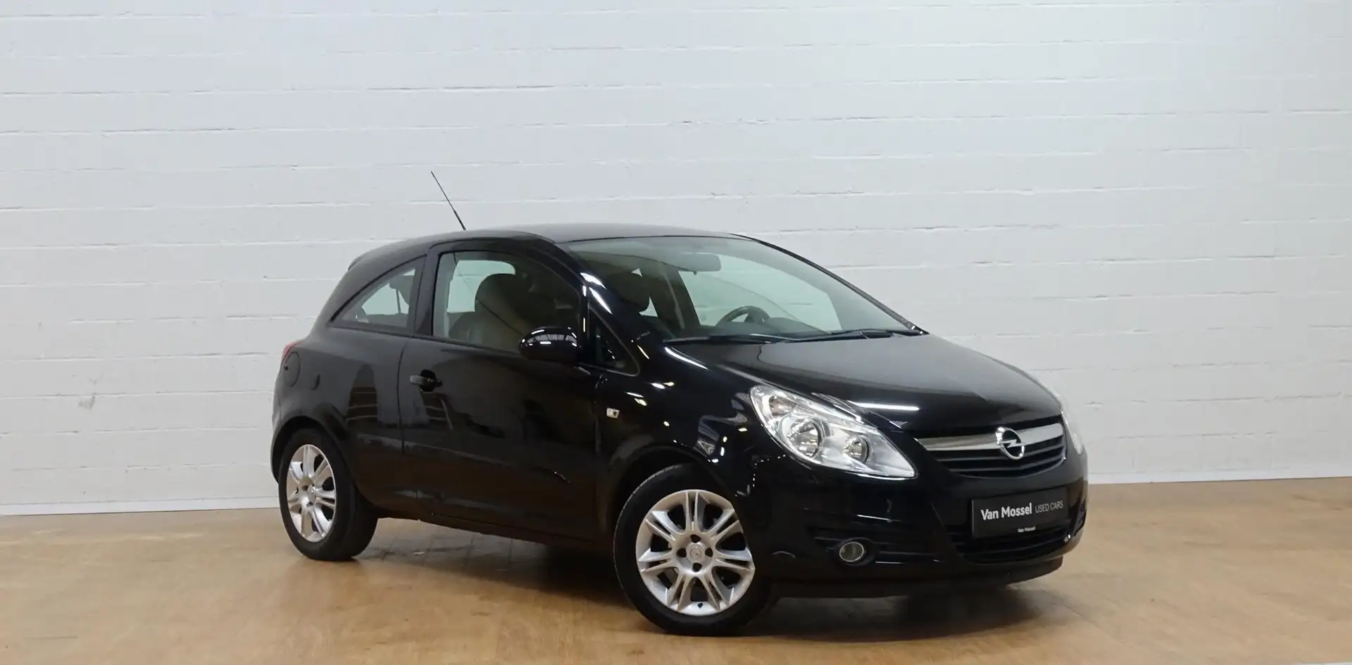 Opel Corsa 1.2 Cosmo Noir - 2