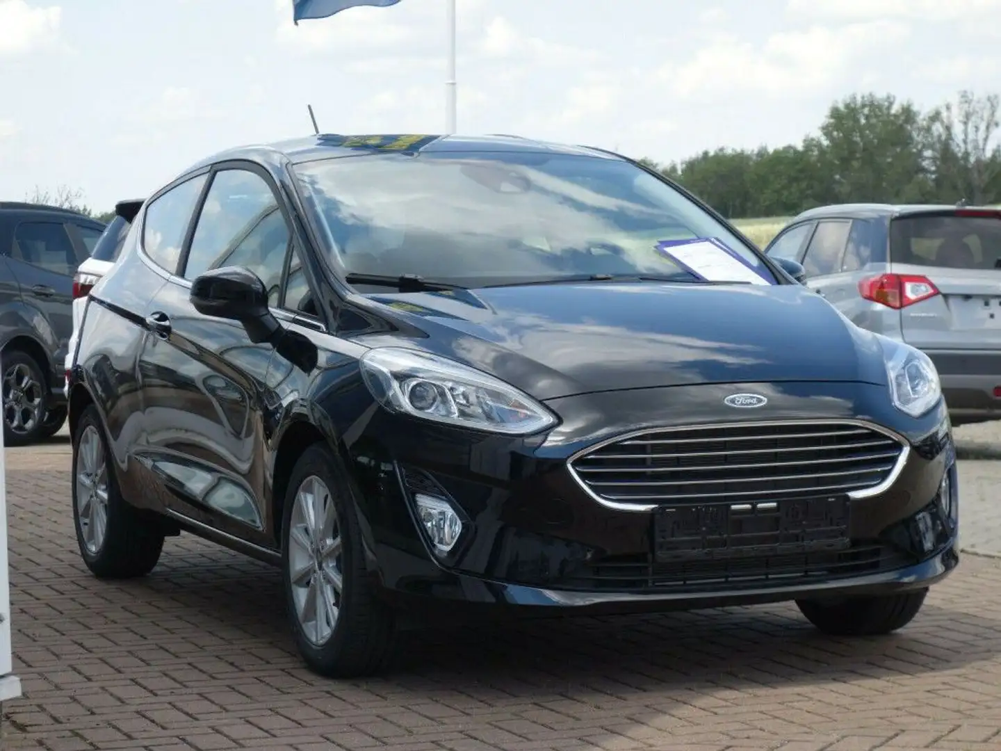 Ford Fiesta 1.1 Klima Alu Winterpak. Titanium Schwarz - 1