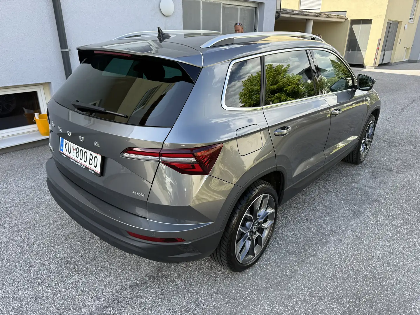 Skoda Karoq 2,0 TDI 4x4 DSG Virtual Navi Kamera Grau - 2