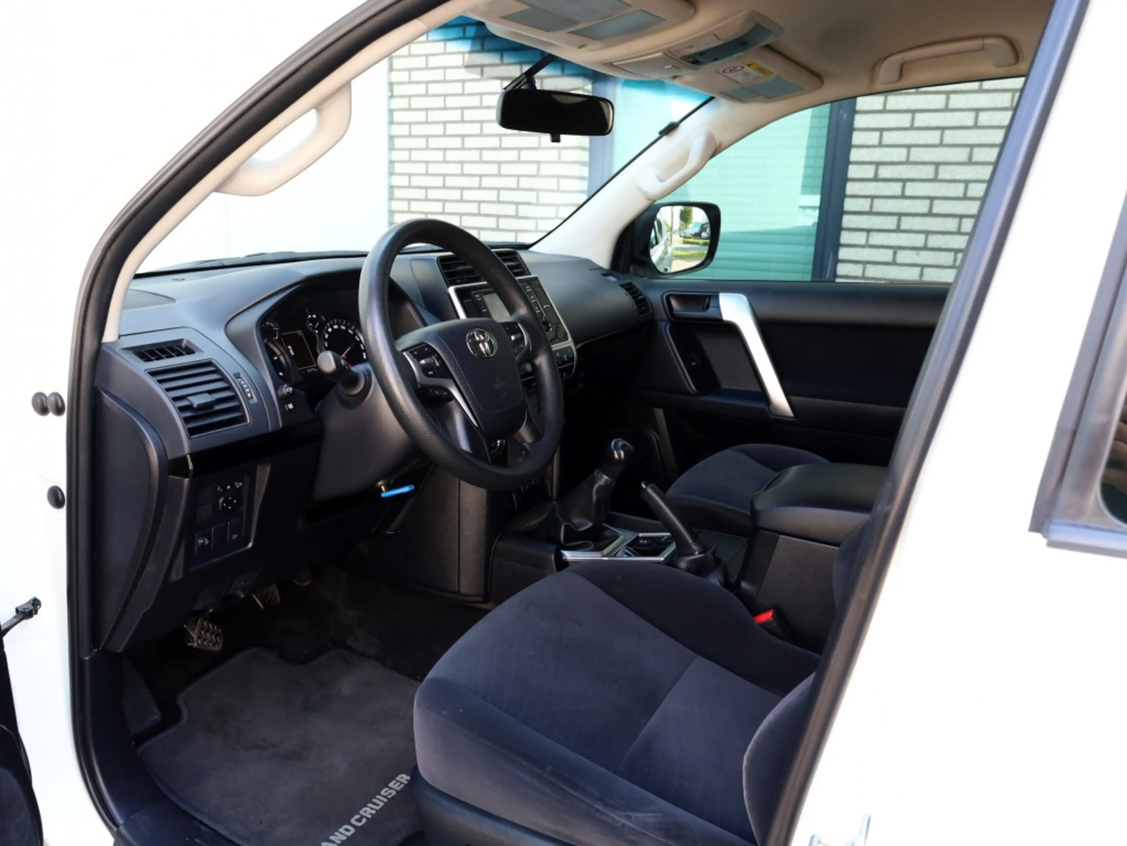 Toyota Land Cruiser 2.8 D4-D-F 3 DRS BLIND VAN | Climate Control | Cru — photo 3