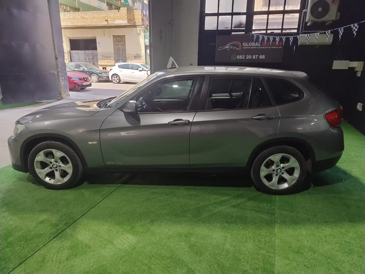 BMW X1 sDrive 18dA Gris - 2