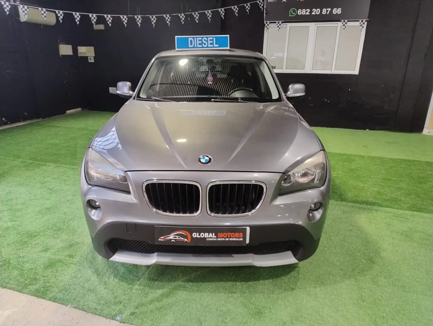 BMW X1 sDrive 18dA Gris - 1