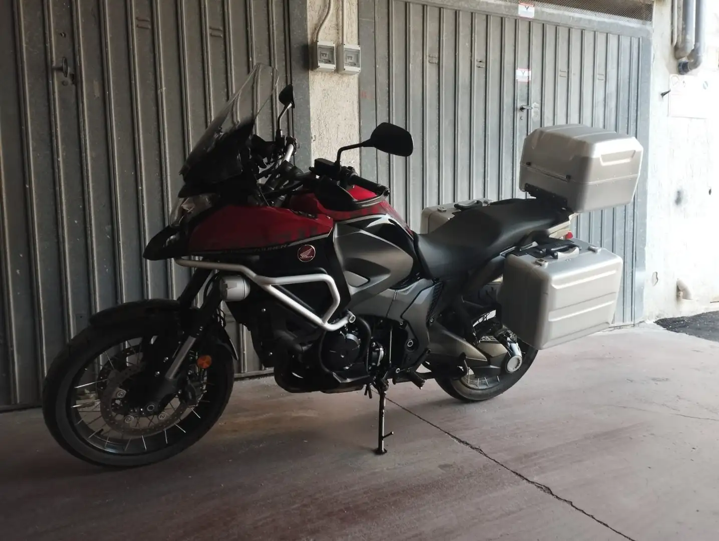 Honda Crosstourer TRAVEL EDITION Rot - 1