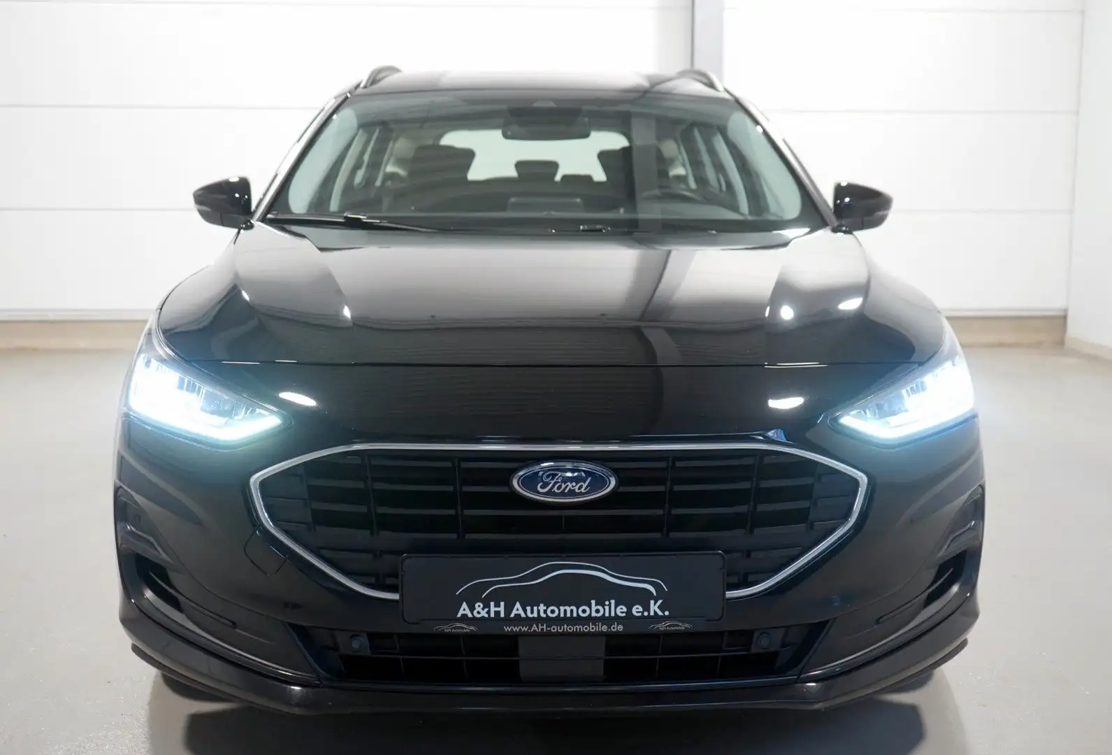 Ford Focus 1.5 EcoBlue Aut. Cool & Connect*Sportsitz* Schwarz - 2