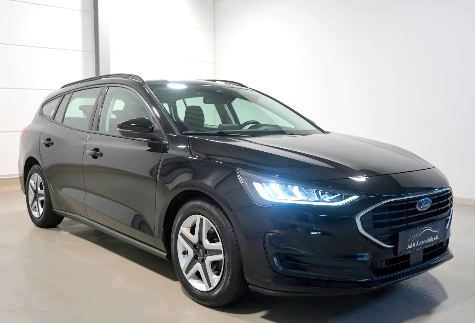 Ford Focus 1.5 EcoBlue Aut. Cool & Connect*Sportsitz* Schwarz - 1