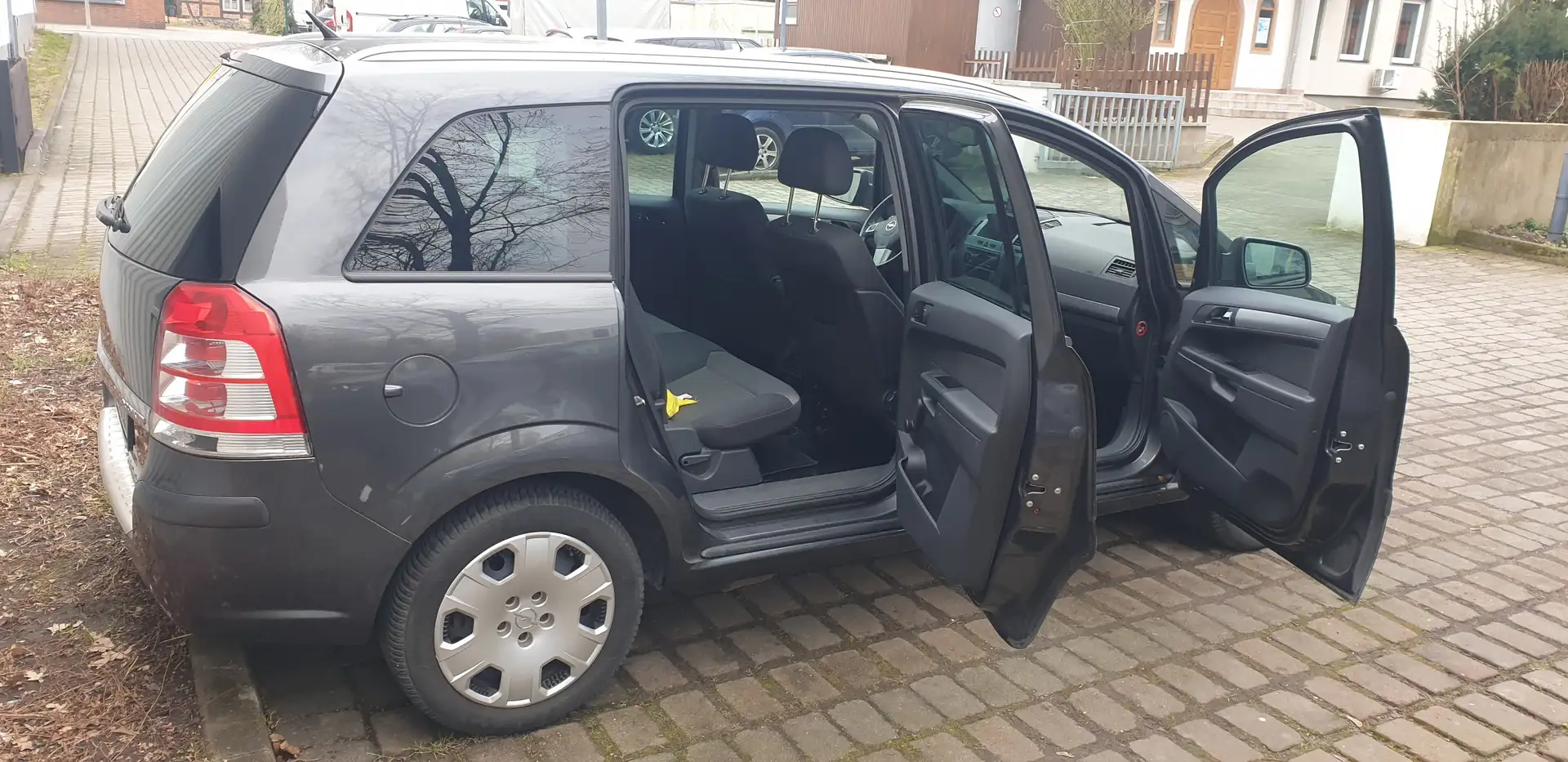 Opel Zafira Tourer Zafira Tourer 1.6 CNG Turbo ecoFLEX Edition siva - 2