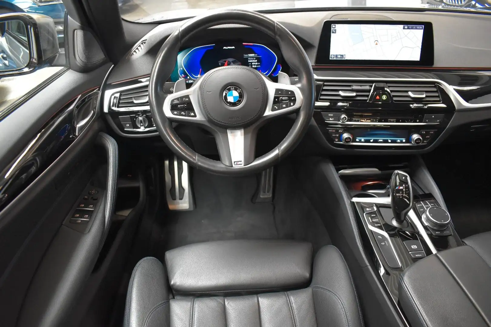 BMW 550 d xDrive*HEAD-UP*LASER*GLASDACH*ASSIST*SHZ Modrá - 2