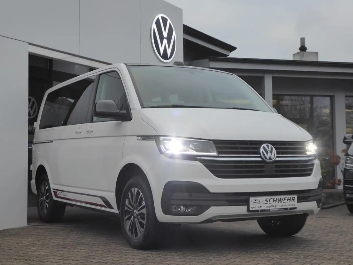 Volkswagen T6.1 Caravelle Trendline 2.0 TDI Edition Weiß - 2