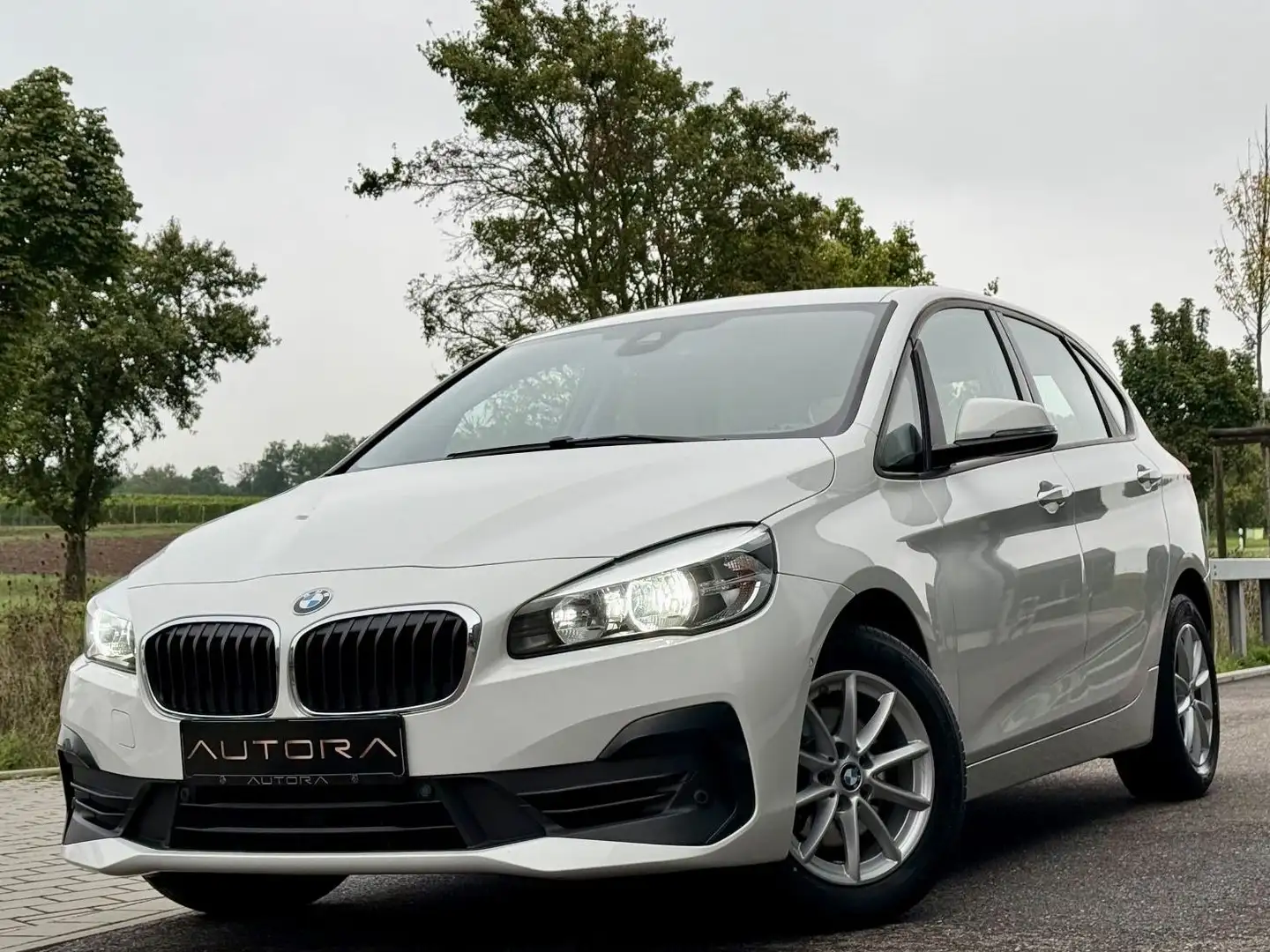 BMW 218 i Active Tourer Advantage |AUTOMATIK|2.HAND| Weiß - 1