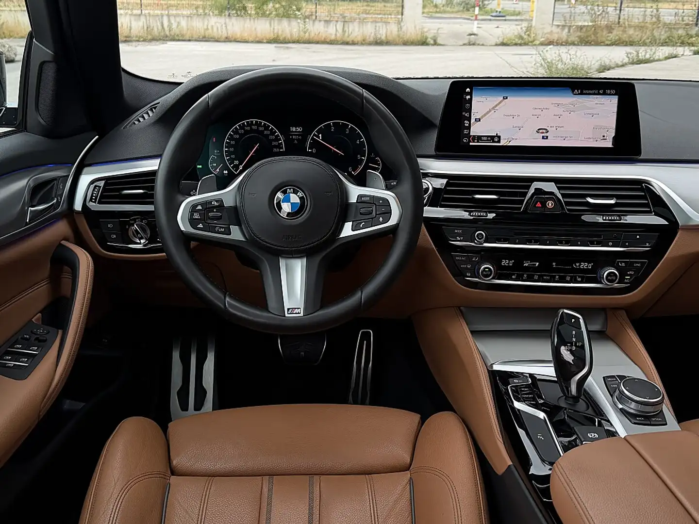 BMW 520 d Touring // M-PAKET // PANORAMA // HEAD-Up // ... Schwarz - 2