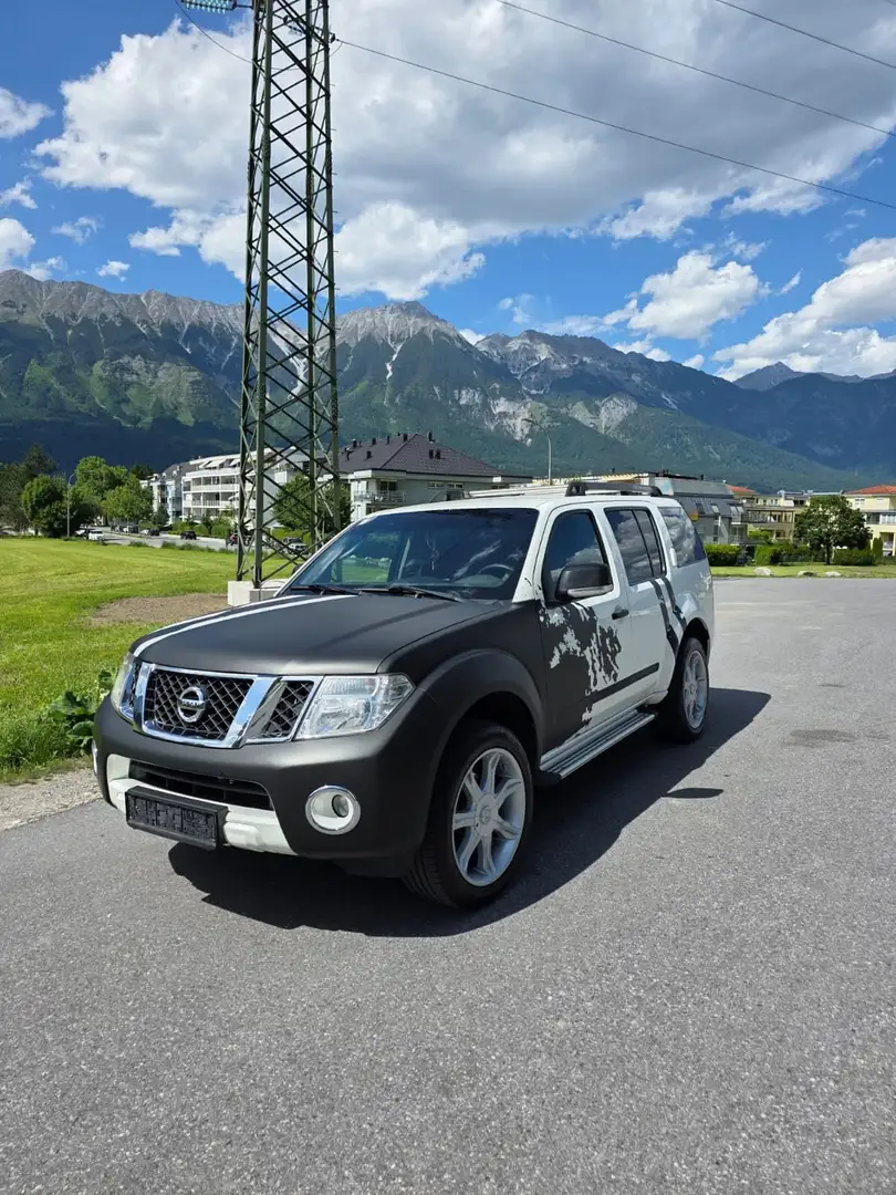 Nissan Pathfinder 2,5 dCi LE DPF - 2