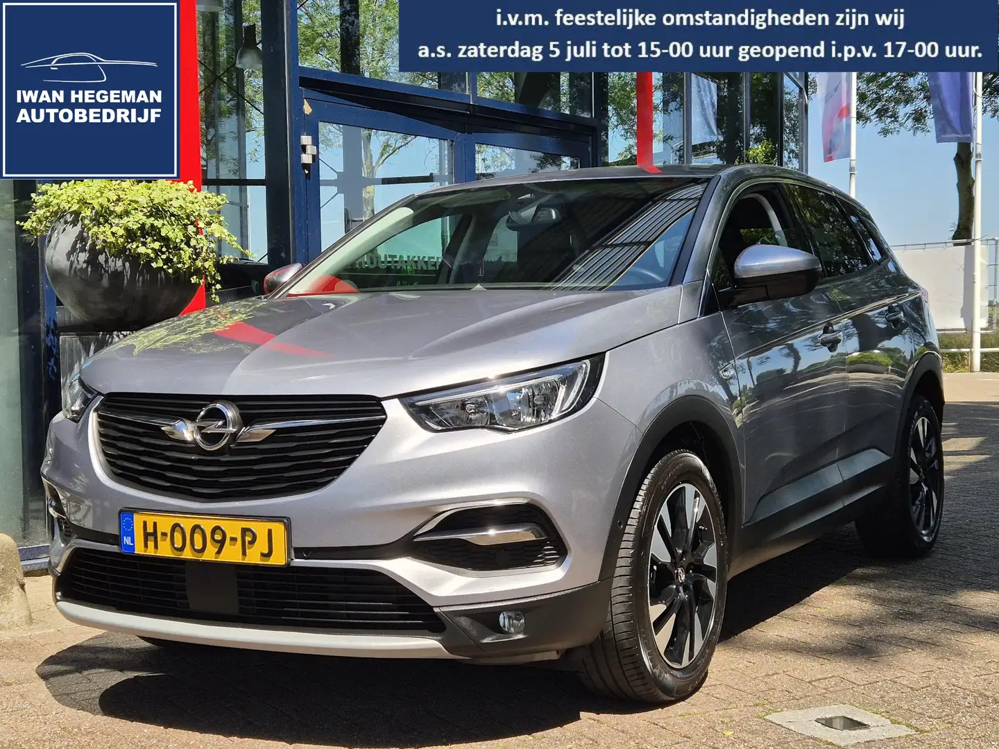 Opel Grandland X 1.2 Turbo Innovation | Navigatie | PDC + Camera | Grijs - 1