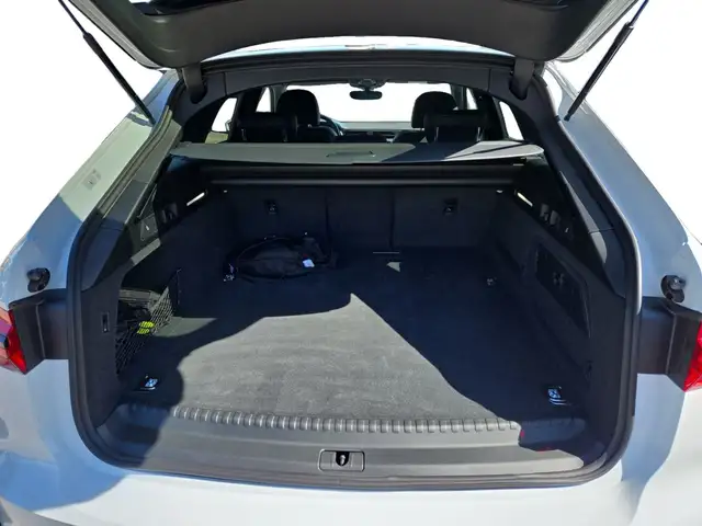 Audi A6 view 14
