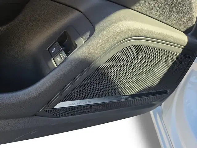 Audi A6 view 11