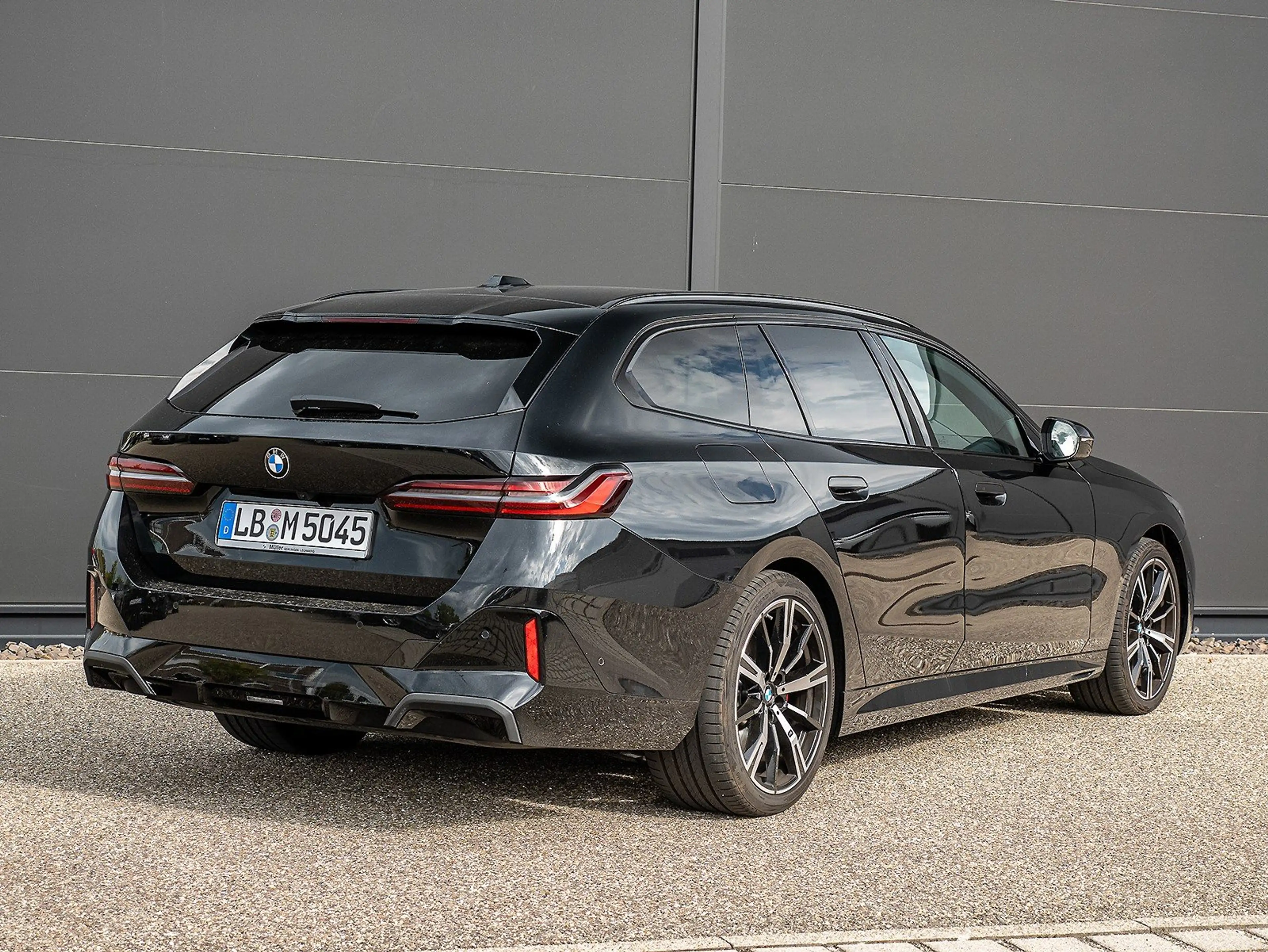 BMW 540 d xDrive HERBSTKNALLER 25.210 EUR sparen! — photo 2
