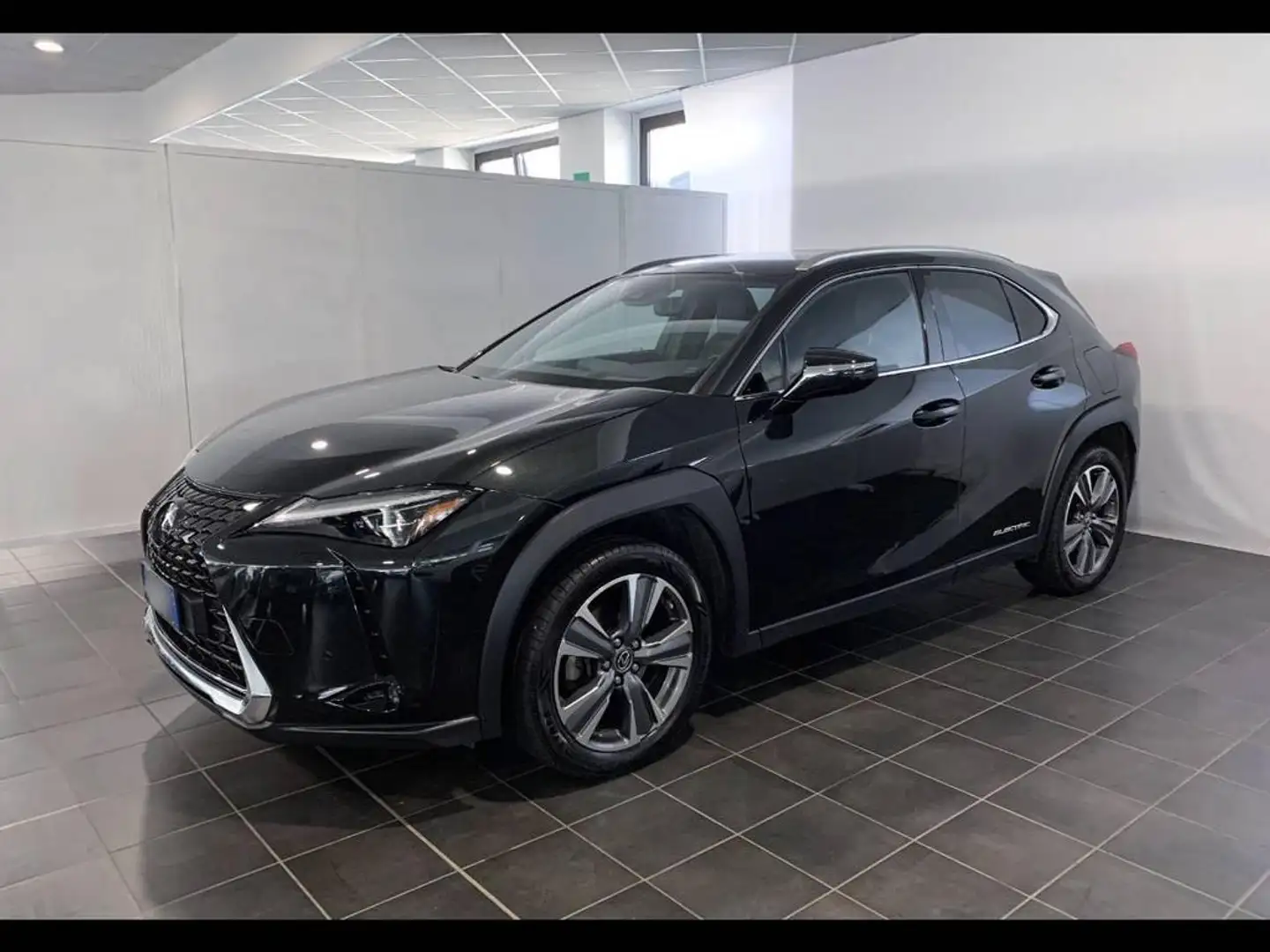Lexus UX 200 300e Luxury Siyah - 2