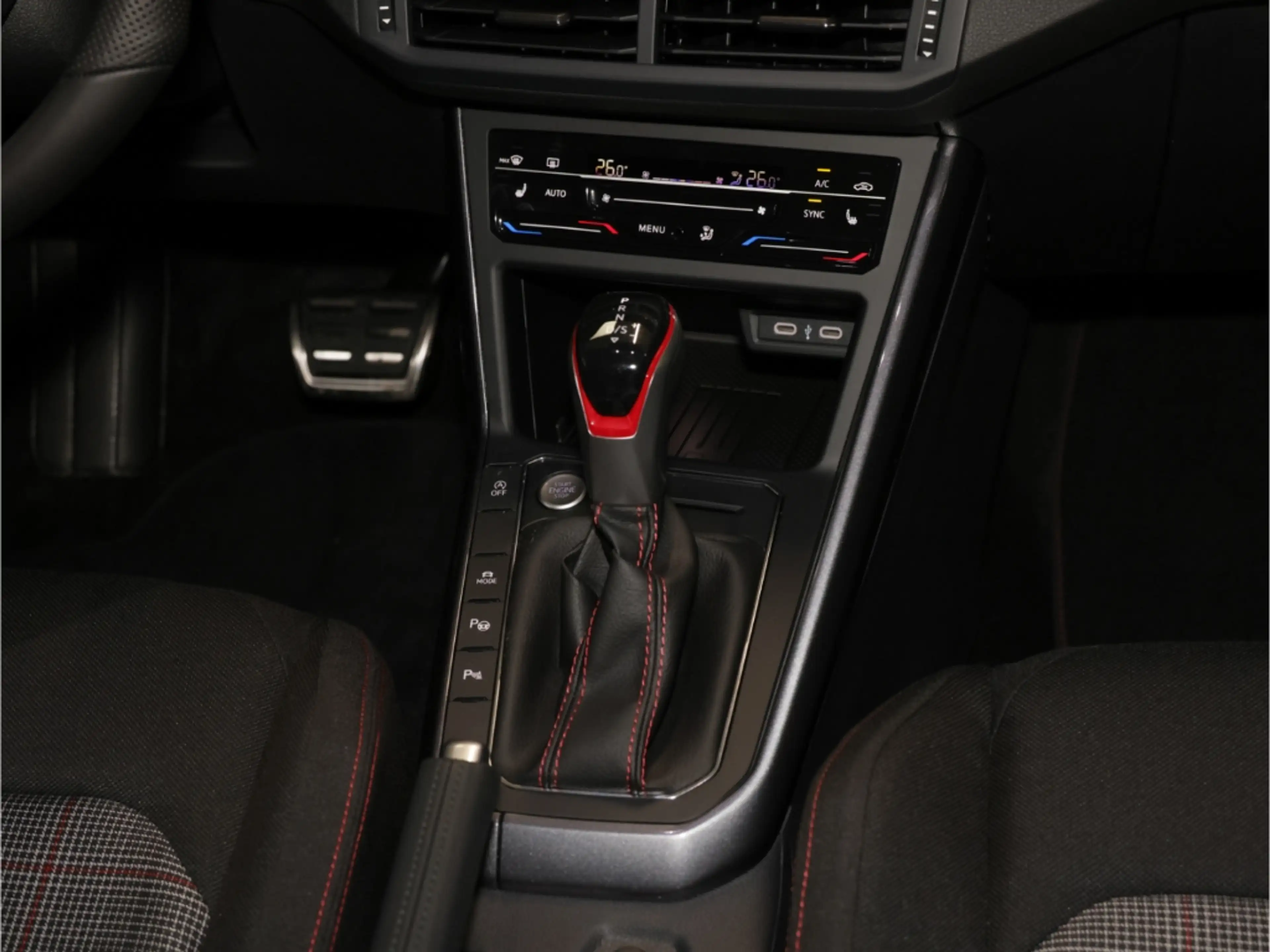 Volkswagen Polo GTI 2.0 TSI DSG IQ Matrix Kamera — photo 12