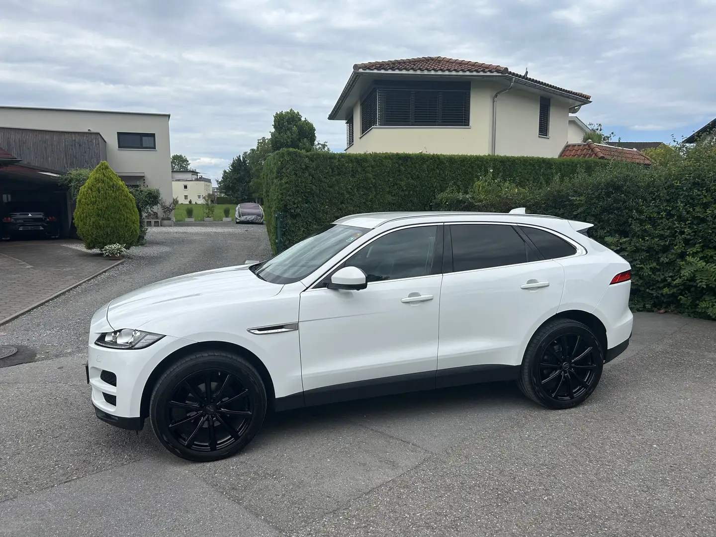 Jaguar F-Pace 20d AWD Prestige Aut. - 1