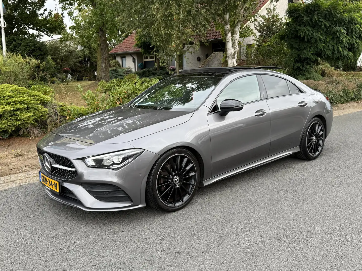 Mercedes-Benz CLA 180 AMG 136PK Automaat•Pano•Sfeer Grau - 1