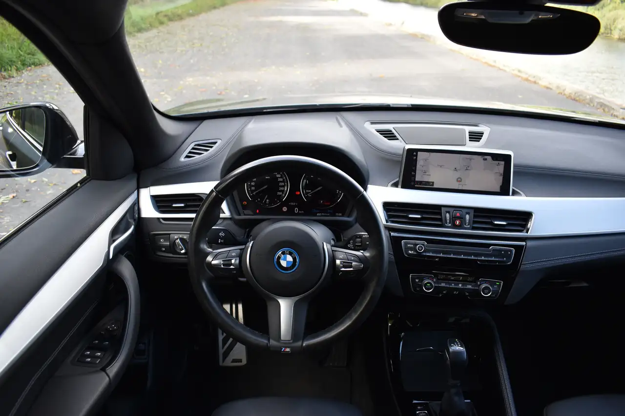 BMW X1 25e M-Sport Zwarte Velgen Incl. Trekhaak Camera, миниатюра 17