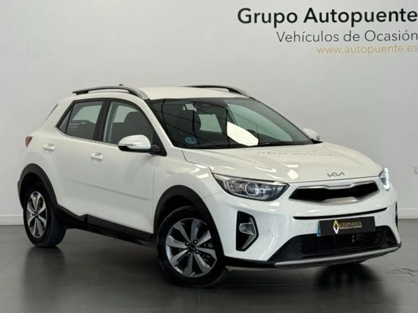 Kia Stonic MHEV DRIVE Blanco - 1