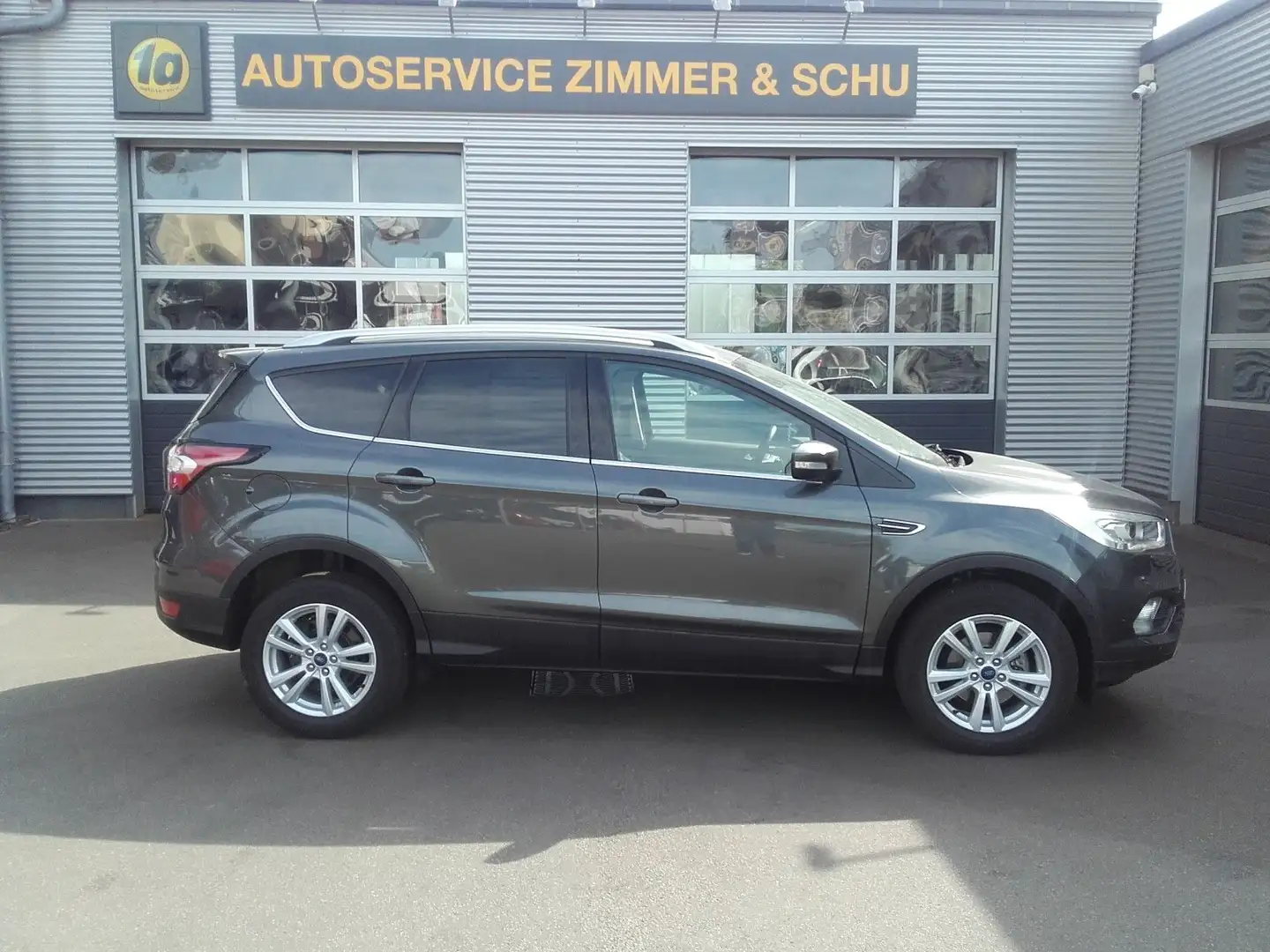 Ford Kuga Cool & Connect Grau - 1