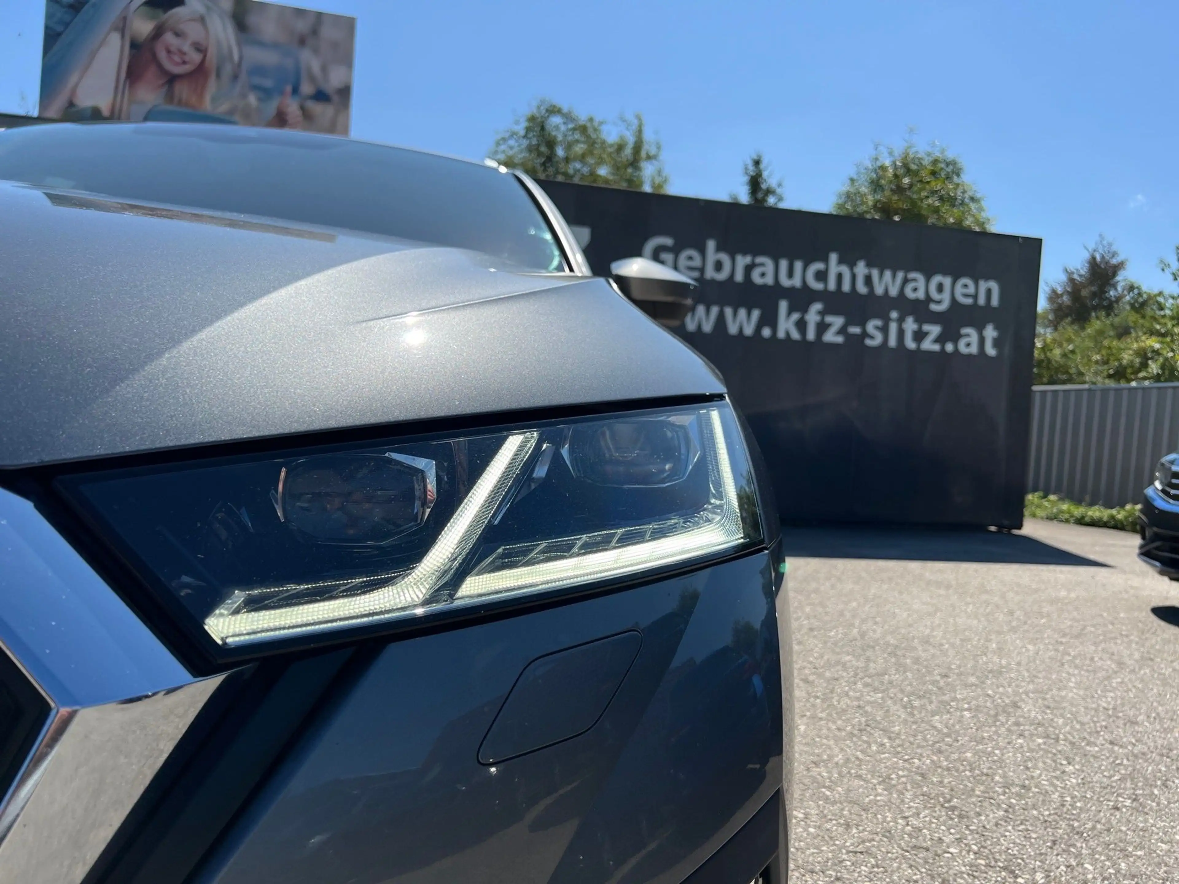 Skoda Octavia Combi 2,0 TDI Style DSG — photo 37