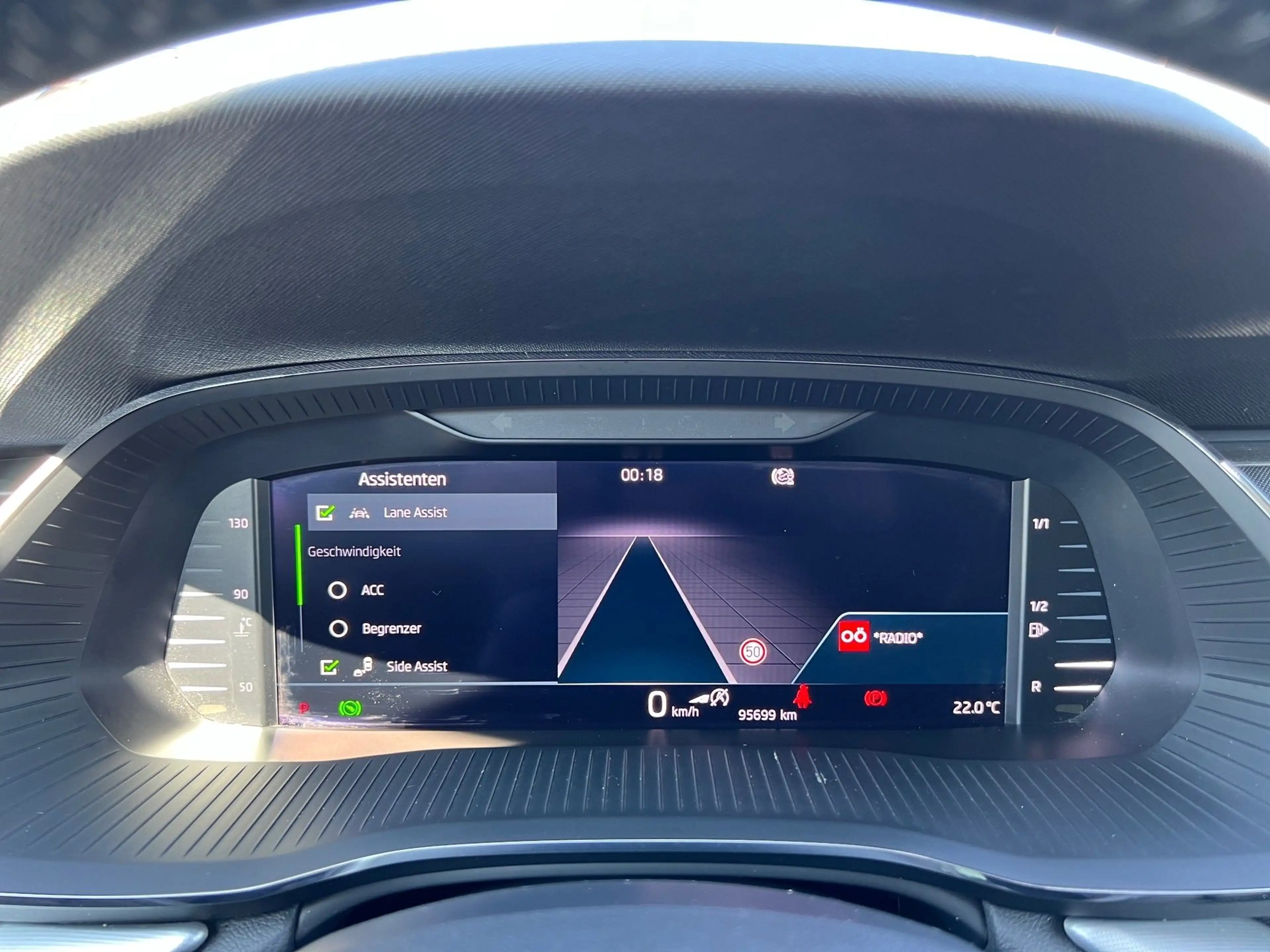 Skoda Octavia Combi 2,0 TDI Style DSG — photo 18