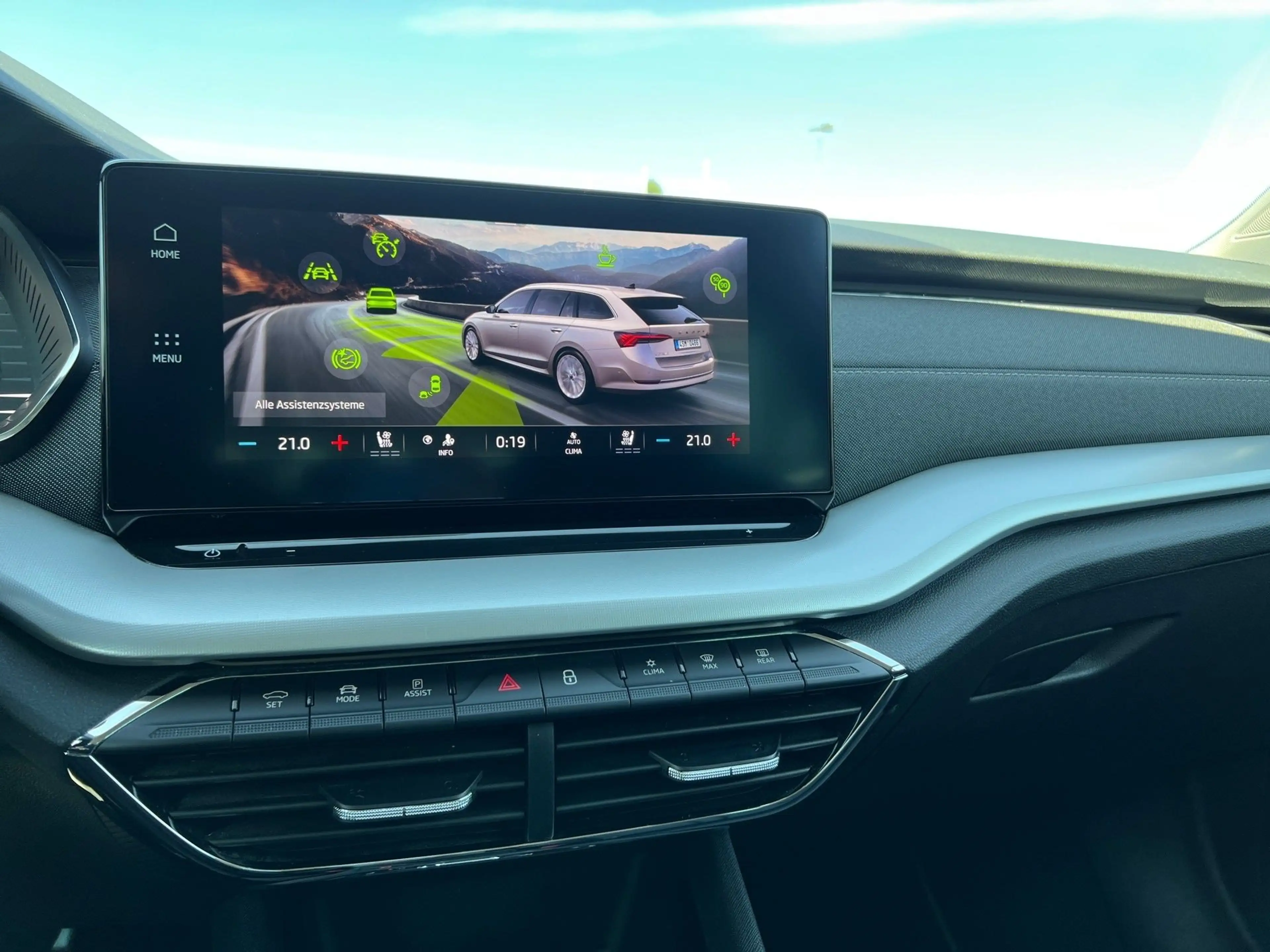 Skoda Octavia Combi 2,0 TDI Style DSG — photo 24