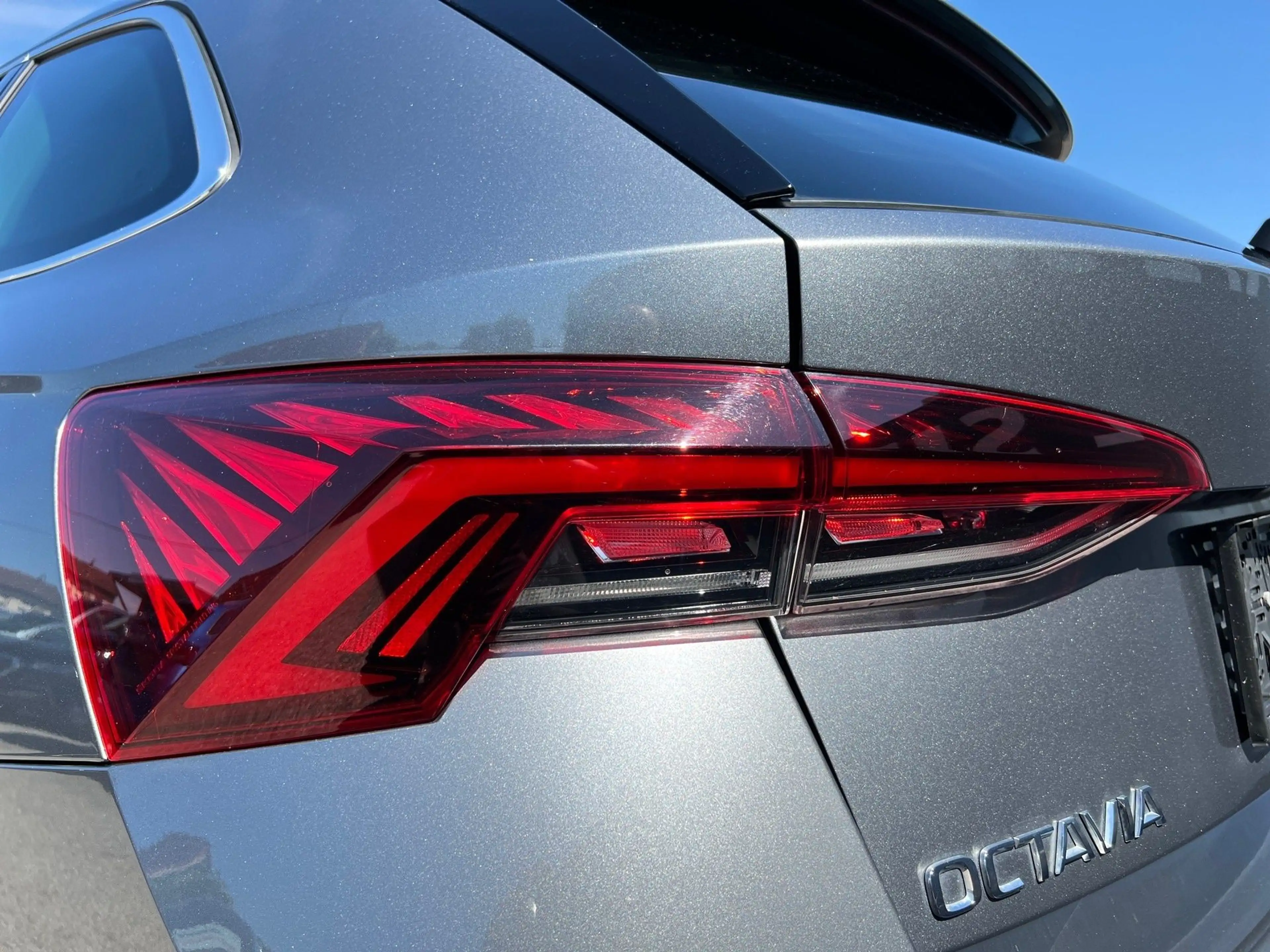 Skoda Octavia Combi 2,0 TDI Style DSG — photo 40