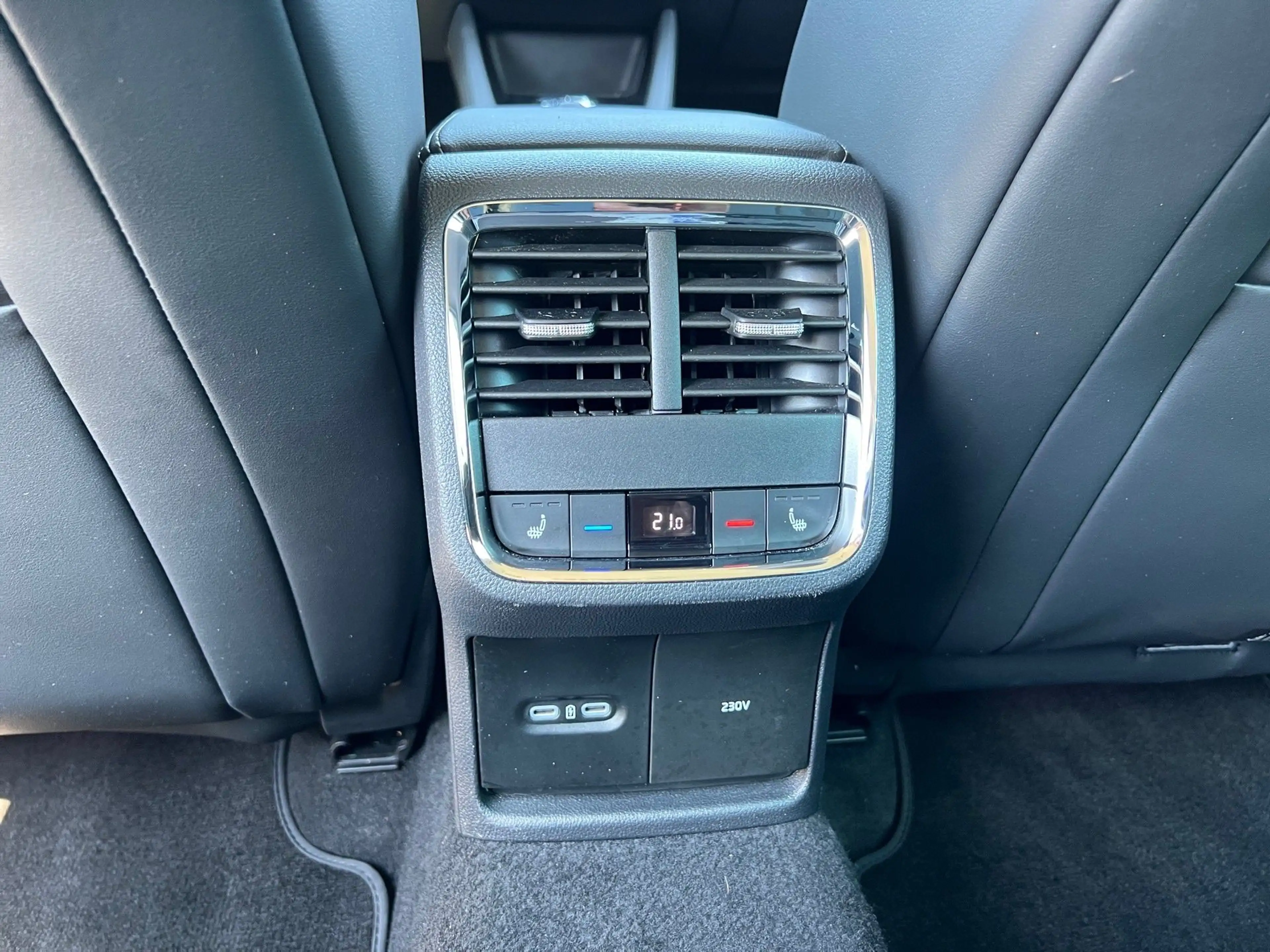 Skoda Octavia Combi 2,0 TDI Style DSG — photo 33