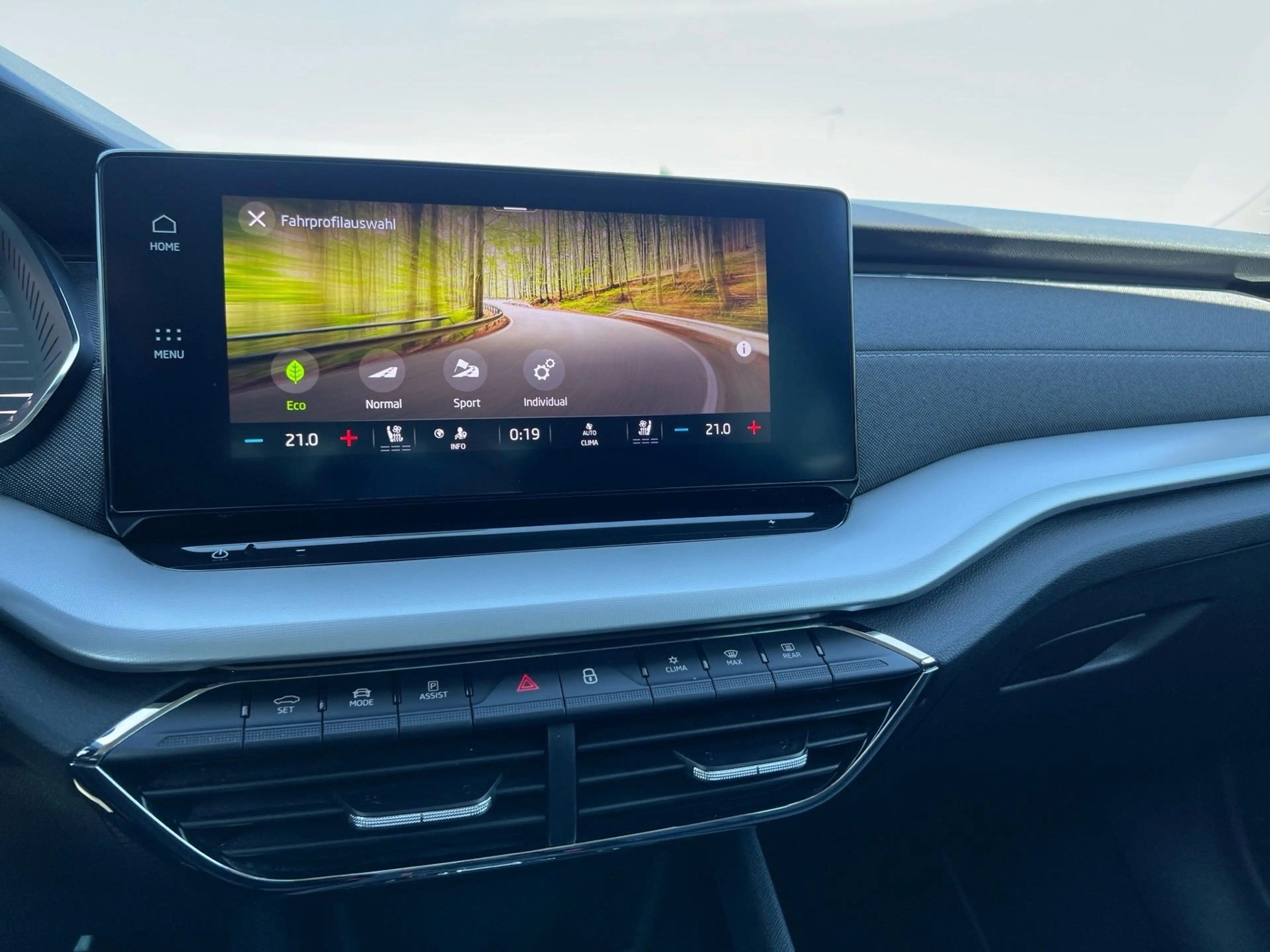 Skoda Octavia Combi 2,0 TDI Style DSG — photo 28