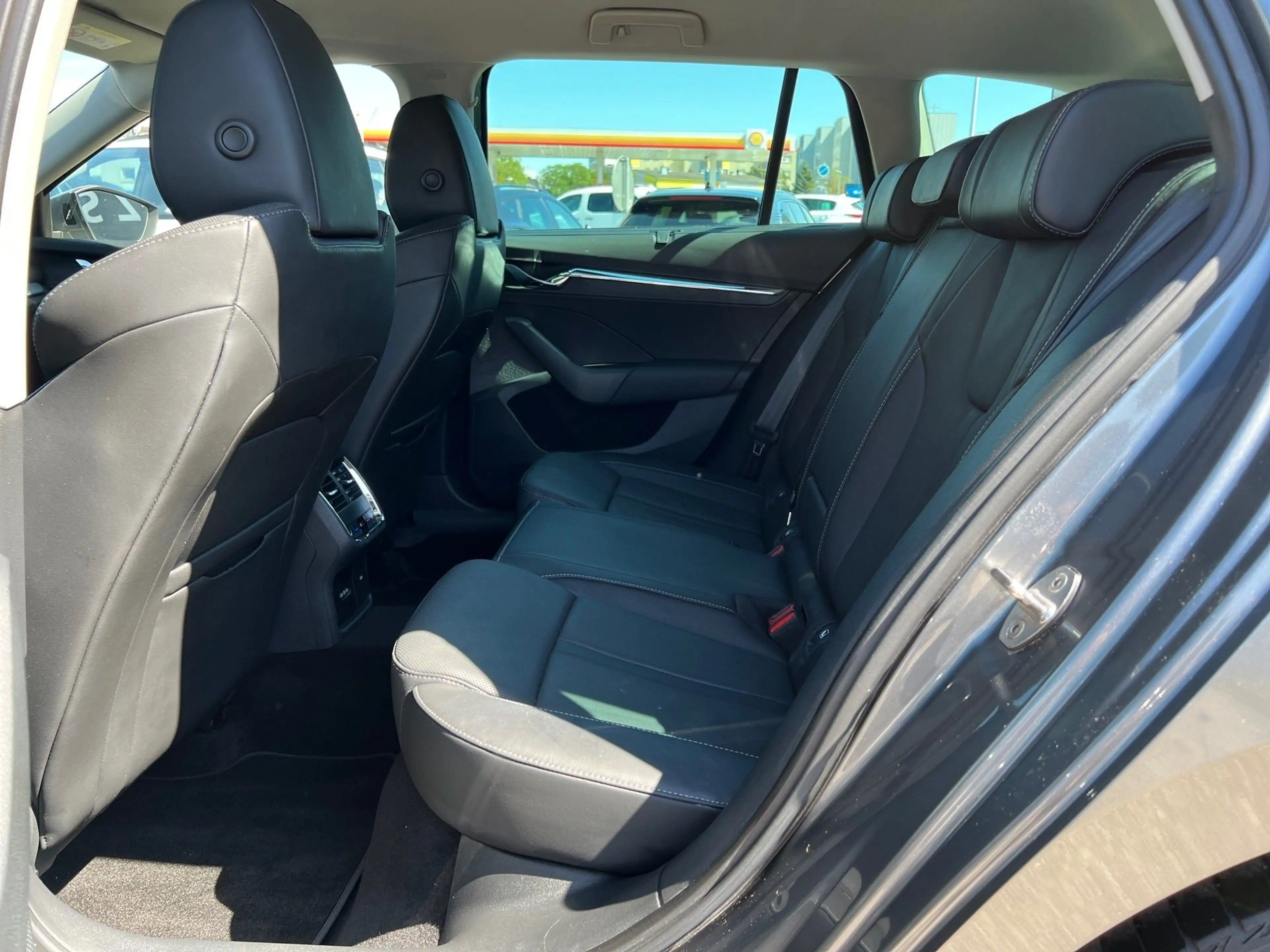 Skoda Octavia Combi 2,0 TDI Style DSG — photo 14