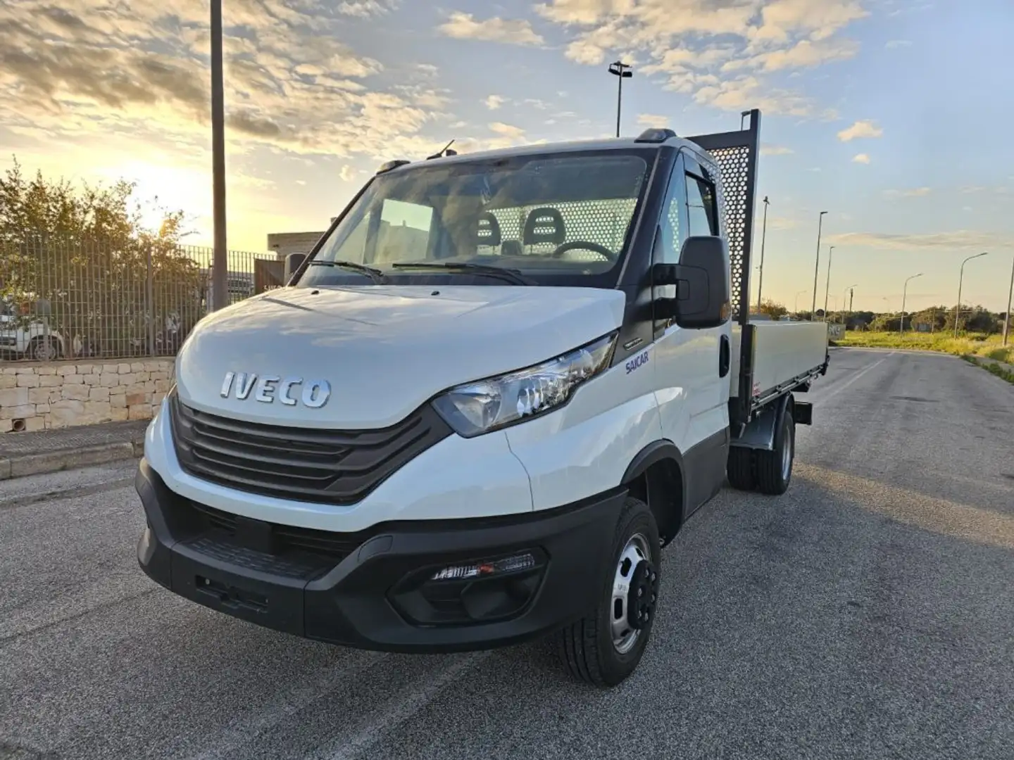 Iveco Daily 35C14 2.3 HPT P 3450 RIBALTABILE TRILATERALE bijela - 2