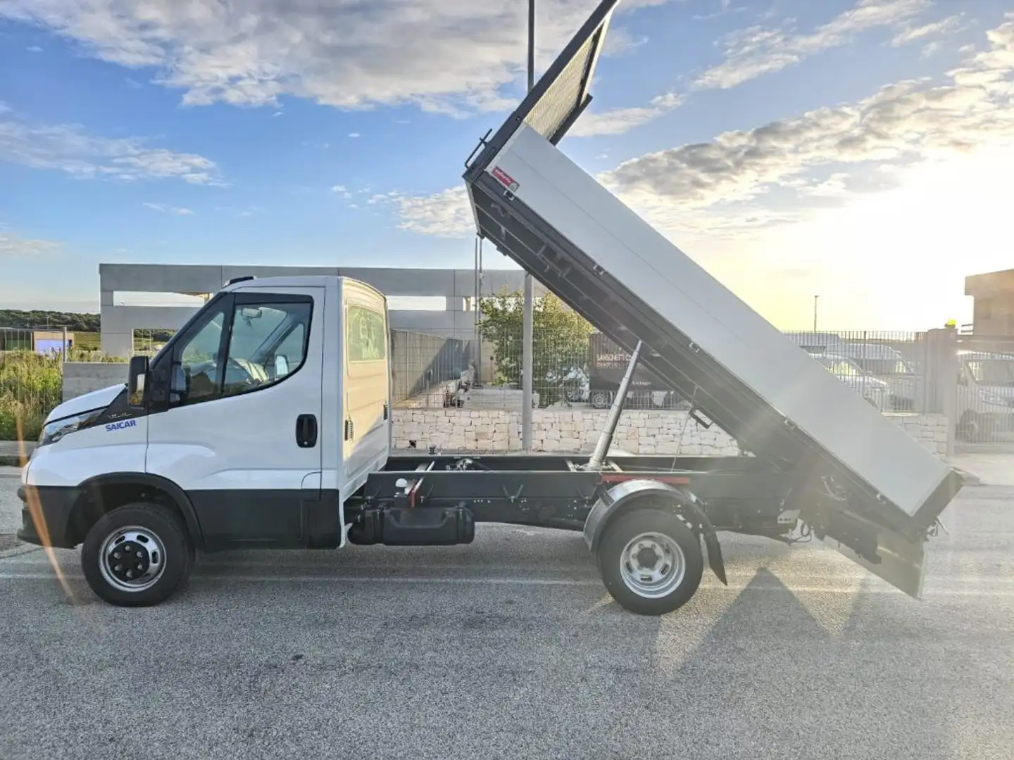 Iveco Daily 35C14 2.3 HPT P 3450 RIBALTABILE TRILATERALE bijela - 1