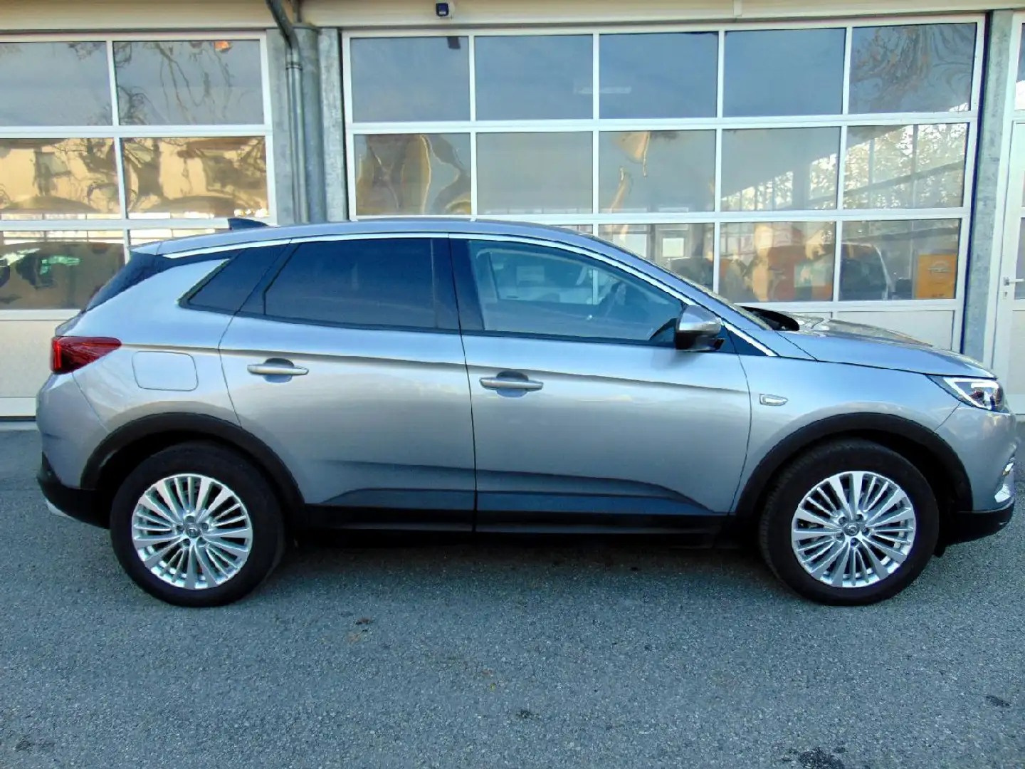 Opel Grandland X Grandland 1.2 Turbo Dynamic Grau - 2
