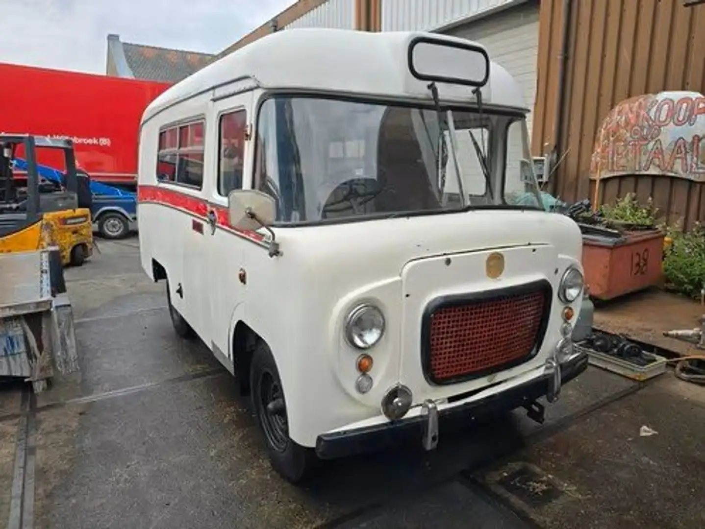 Austin BMC LD5 Ambulance White - 1