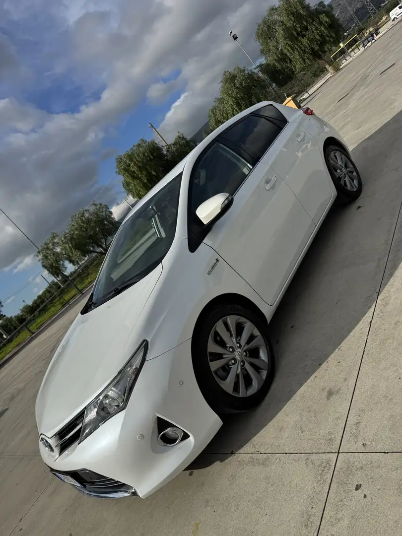 Toyota Auris 5p 1.8h Lounge - 2