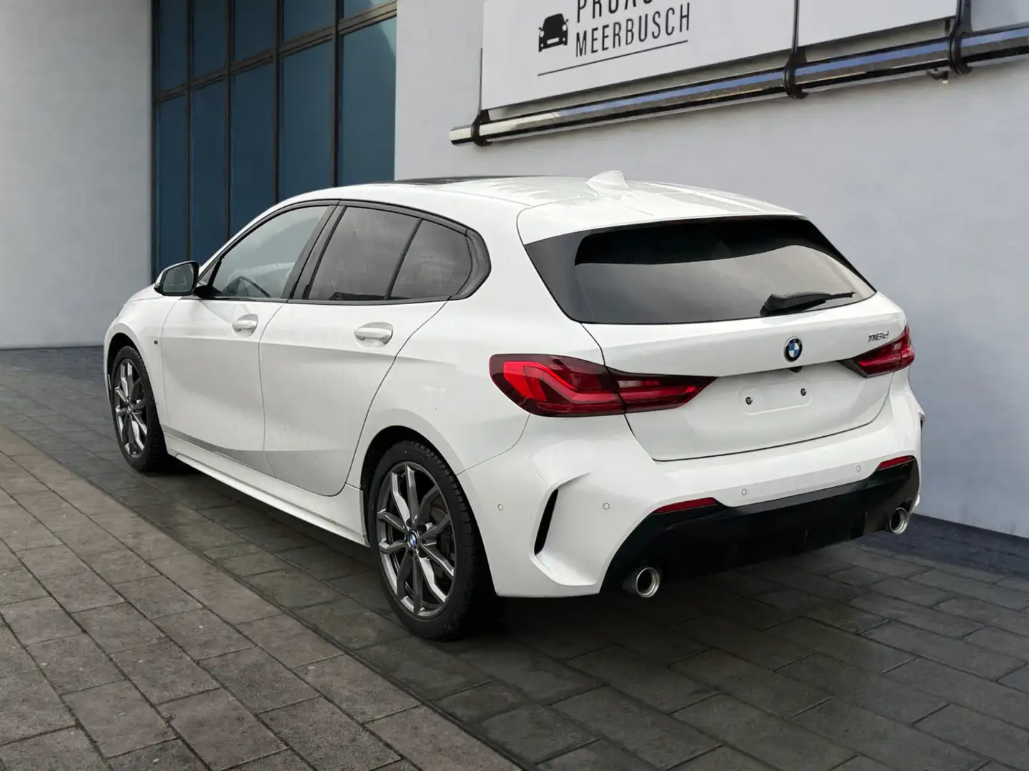 BMW 118 d M Sport HIFI/ADAPTLED/PANO/PARKASSIST/APPLE Blanc - 2