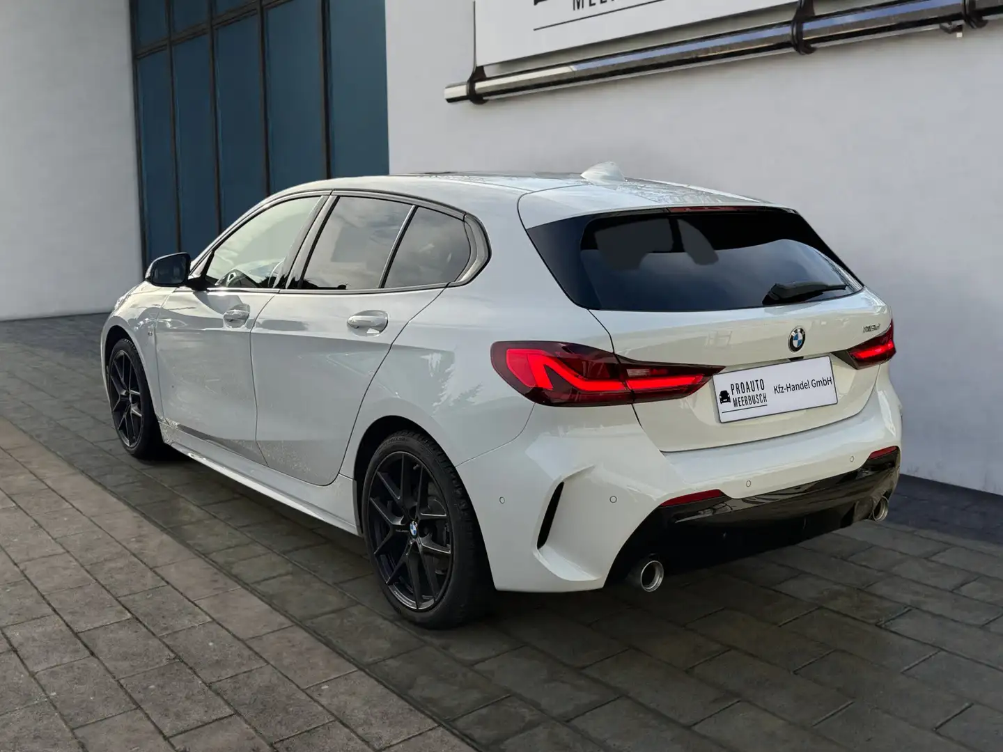 BMW 118 d M Sport HIFI/ADAPTLED/PANO/PARKASSIST/APPLE Weiß - 2