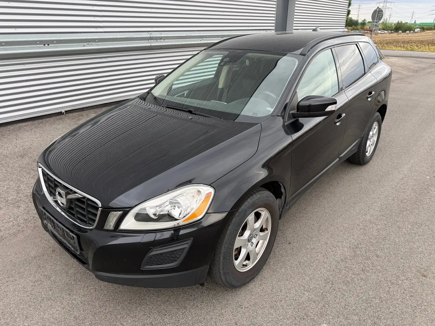 Volvo XC60 D3 Kinetic Geartronic ID:23 Schwarz - 1