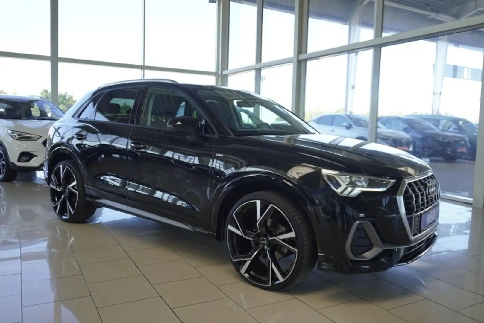 Audi Q3 S-Line 35TFSI 22*Alu/AHK/LED/Navi/el.Klappe Noir - 1
