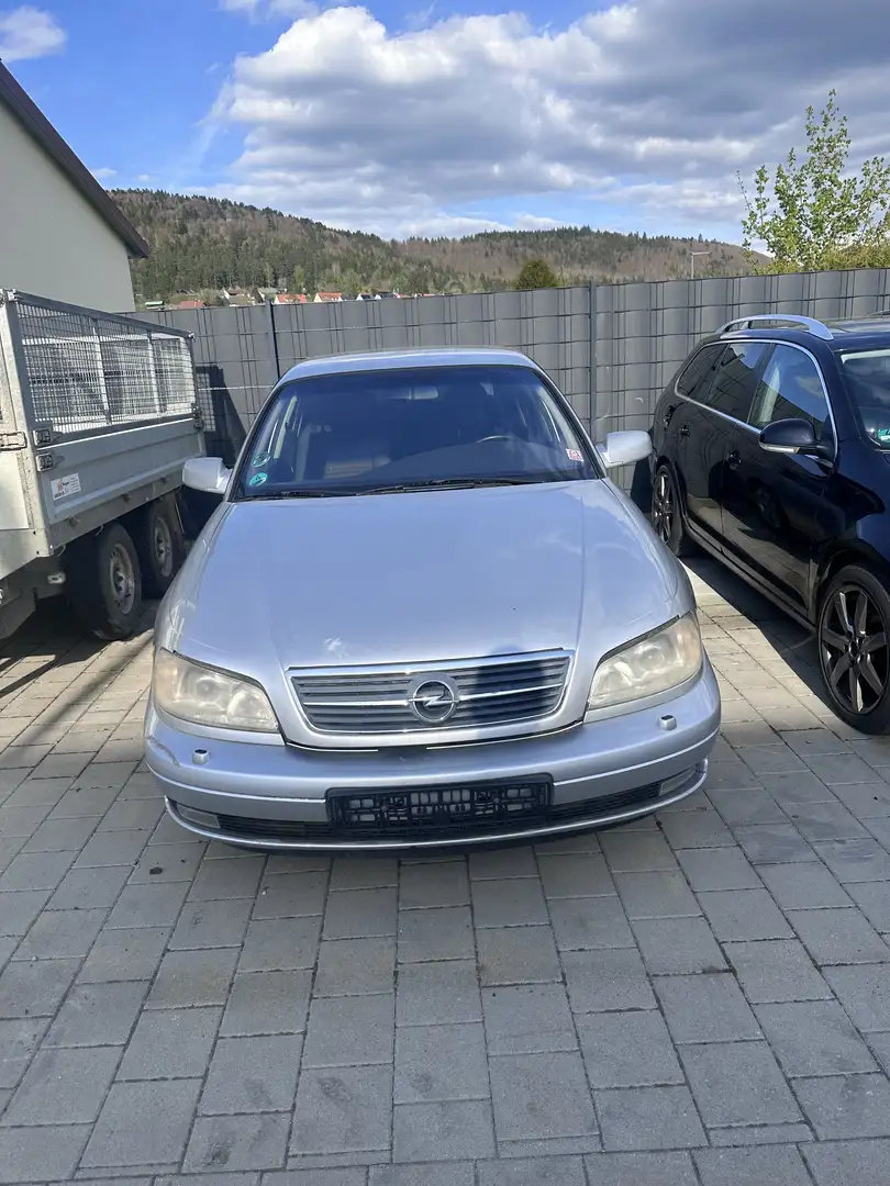 Opel Omega Argintiu - 1