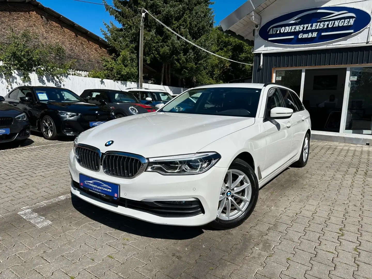 BMW 520 d Touring Aut. LED Live-Cockp. PA+ ACC Weiß - 1